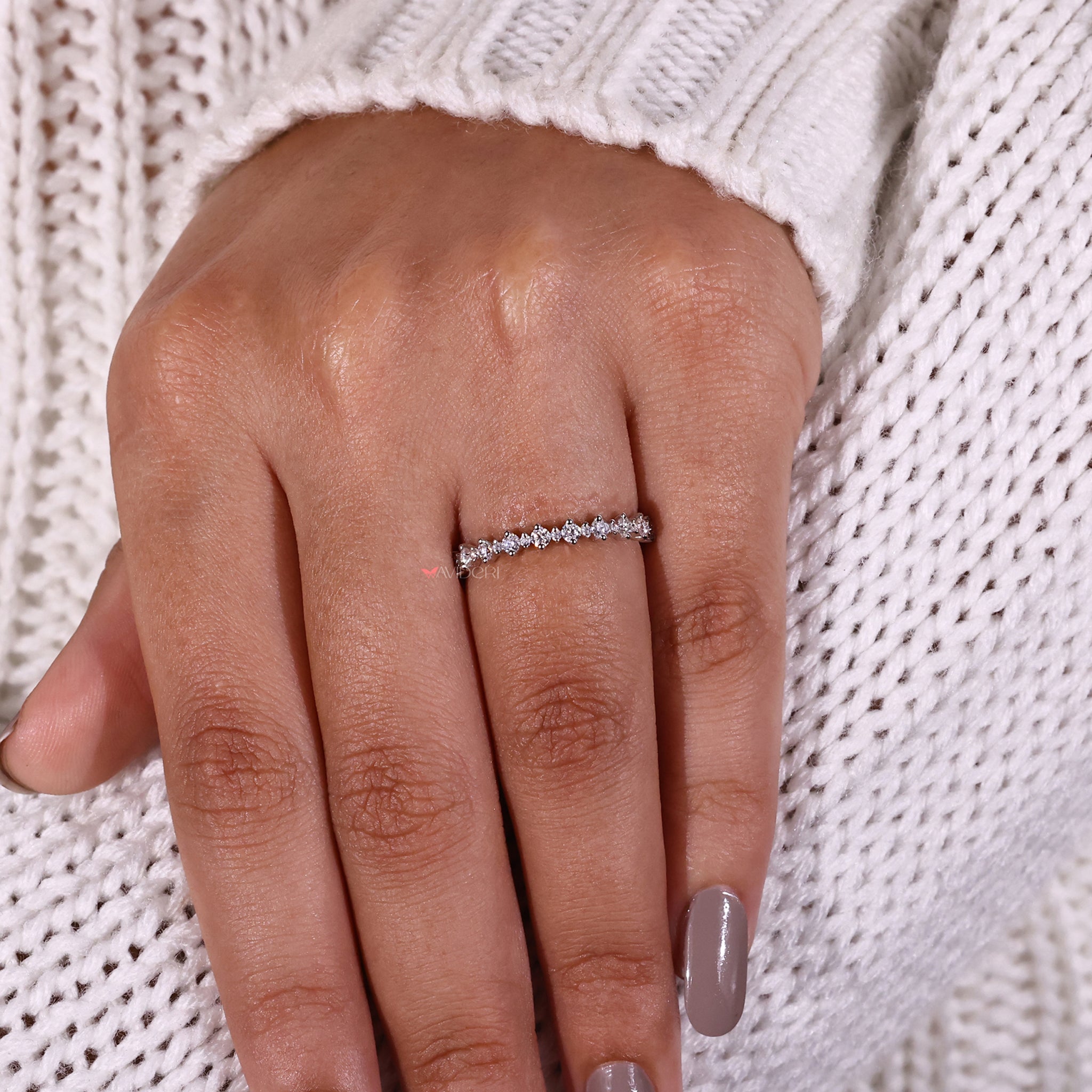 Elegant Avideri band designed for modern couples seeking luxury and quality.