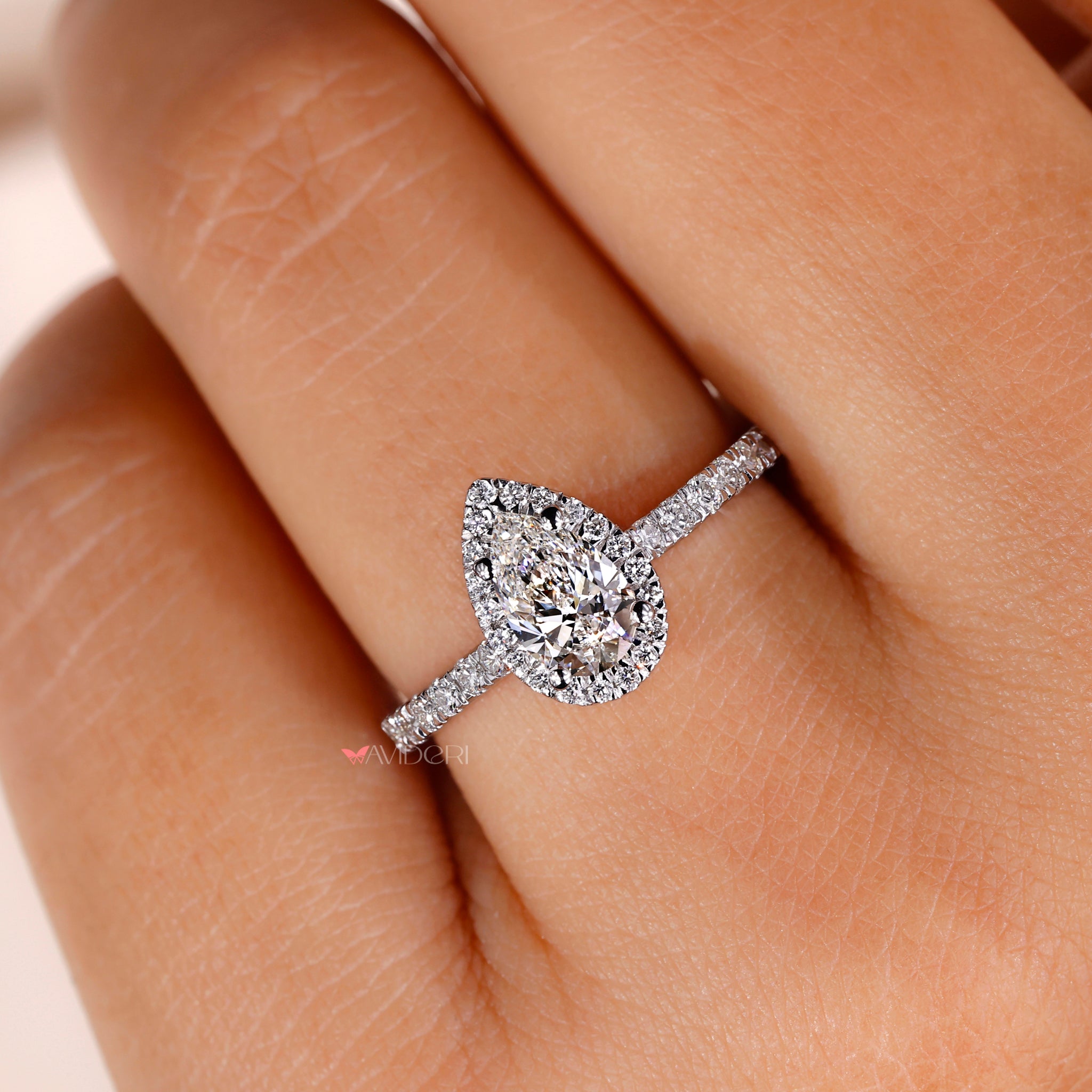 Secure prong setting ring showcasing a perfectly held diamond.