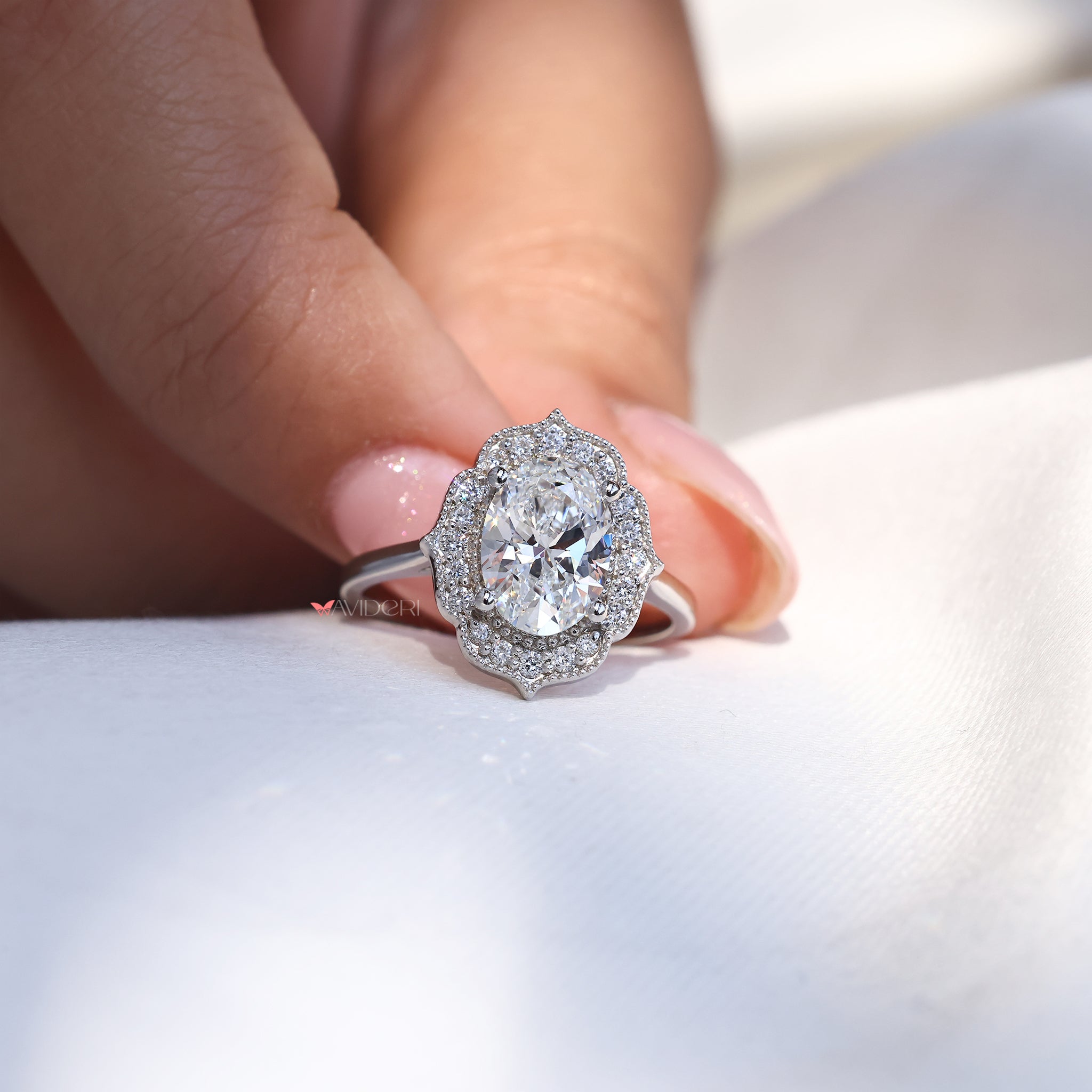 Prong setting ring featuring an oval cut diamond for extra brilliance.