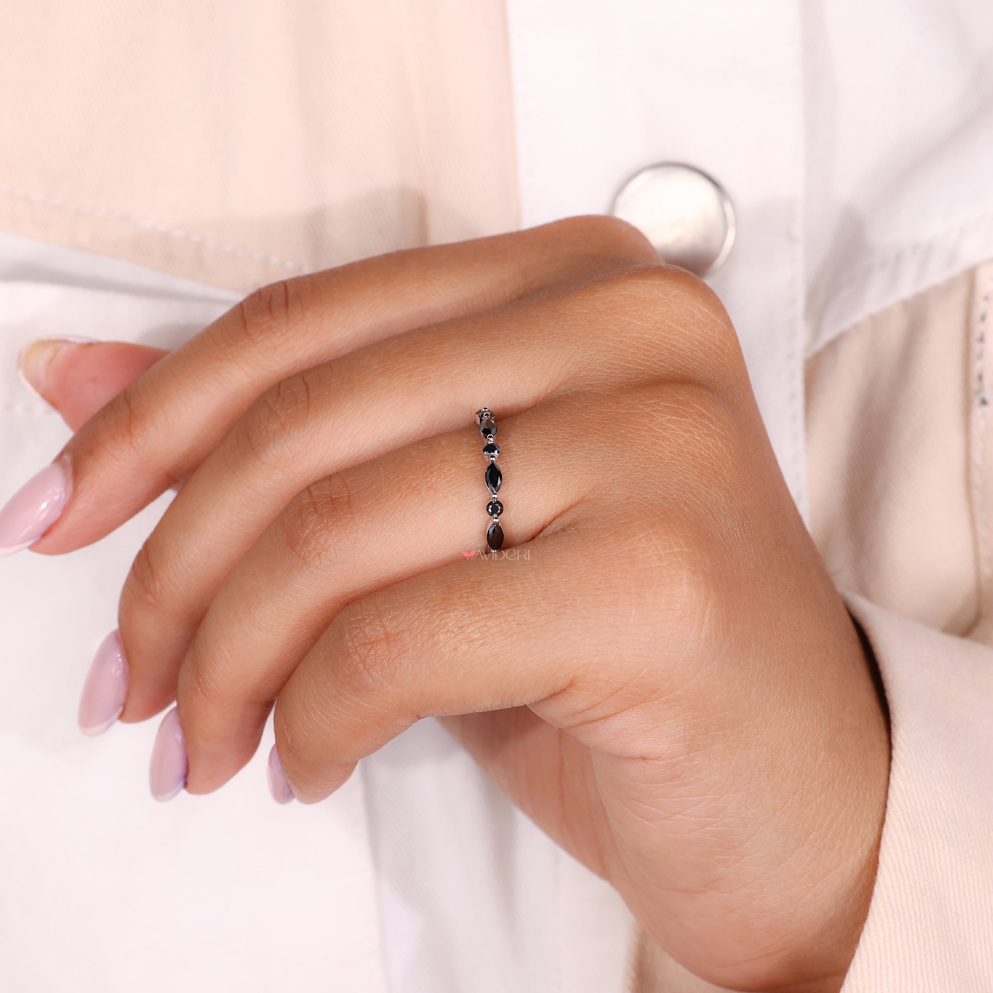 Elegant shared prong wedding band for a secure fit.