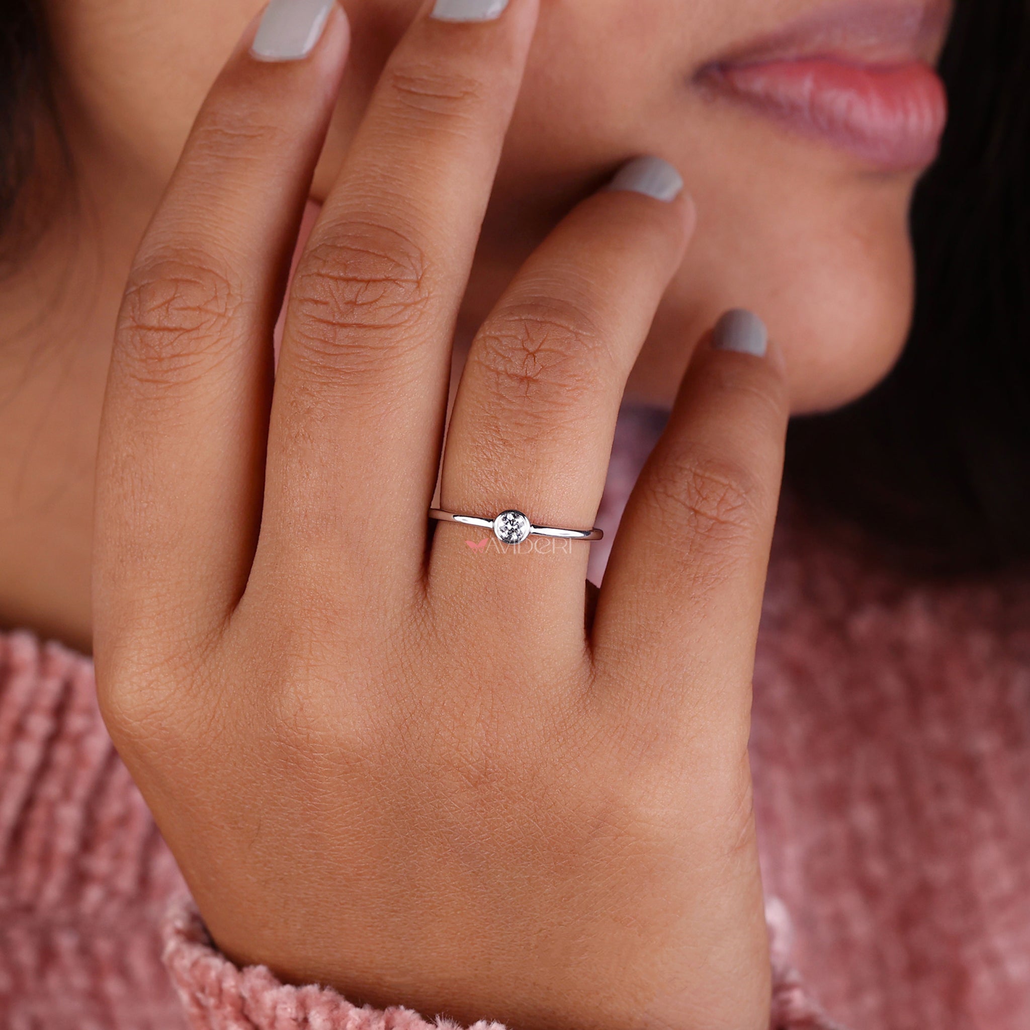 Solitaire engagement ring featuring a round brilliant cut diamond, perfect for any special occasion.