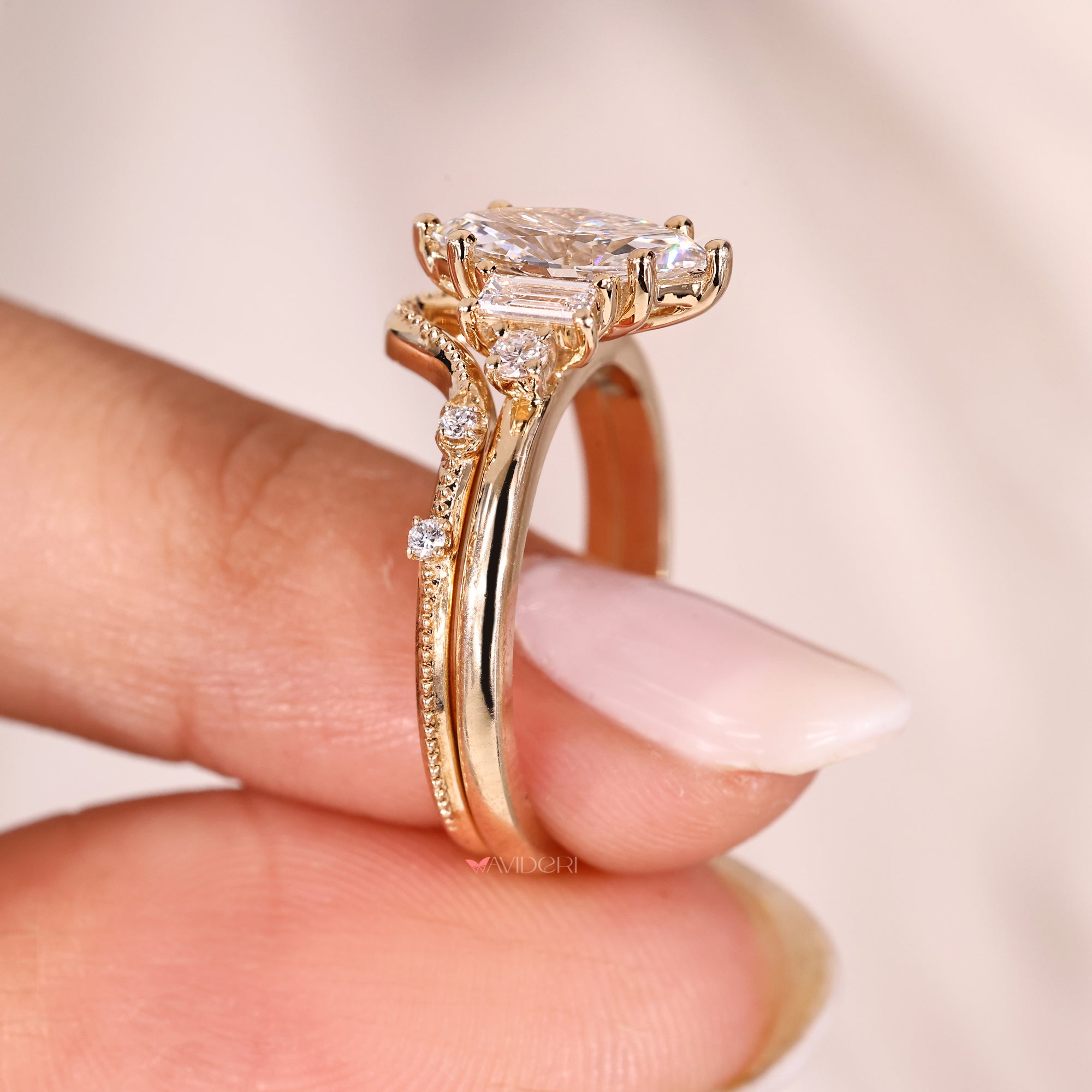 Milgrain setting band adds charm.