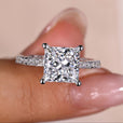 Stunning princess cut ring with a timeless design