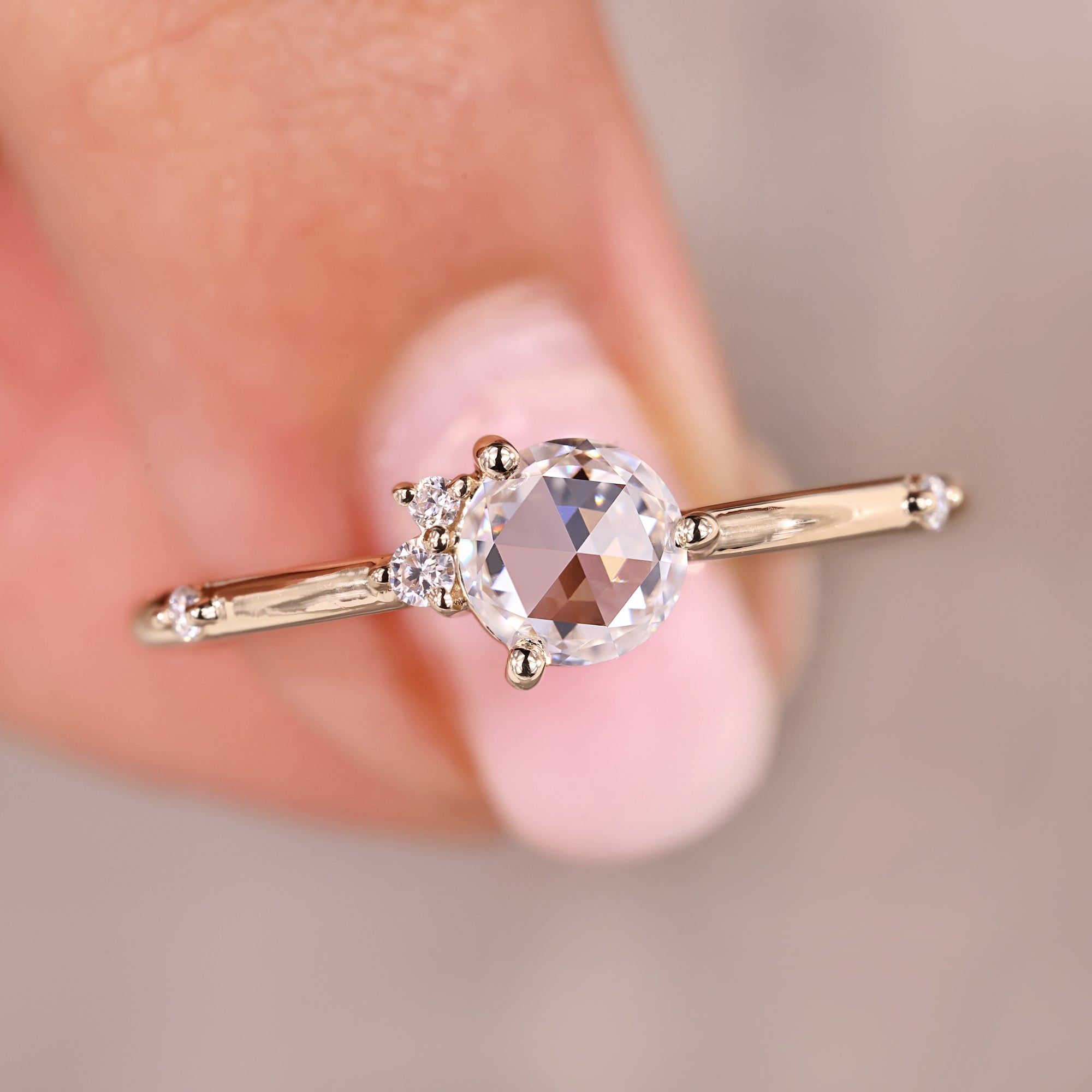 Avideri engagement ring featuring exceptional craftsmanship.