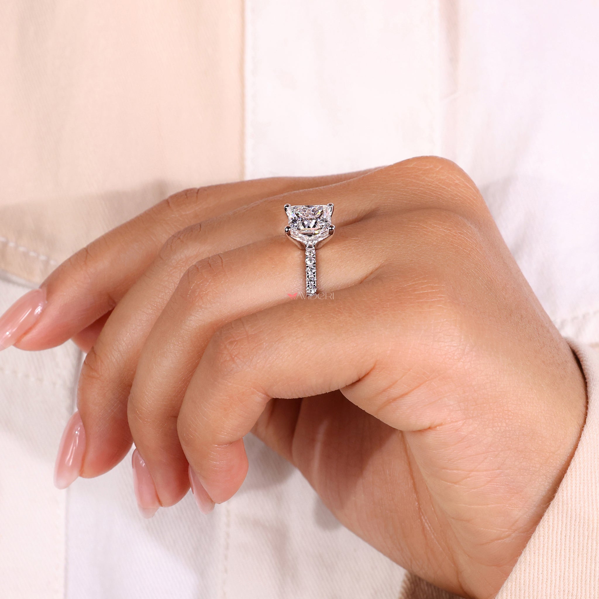 Radiant round brilliant cut diamond ring in white gold