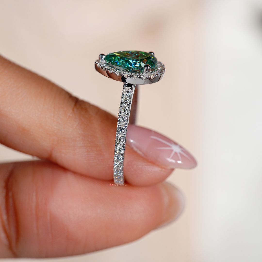 Timeless round cut ring designed for everyday elegance.