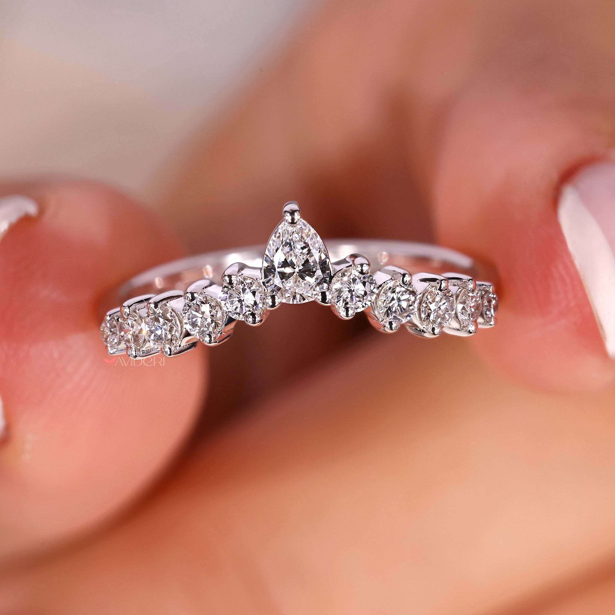 Buy diamond wedding band with IGI-certified quality assurance.
