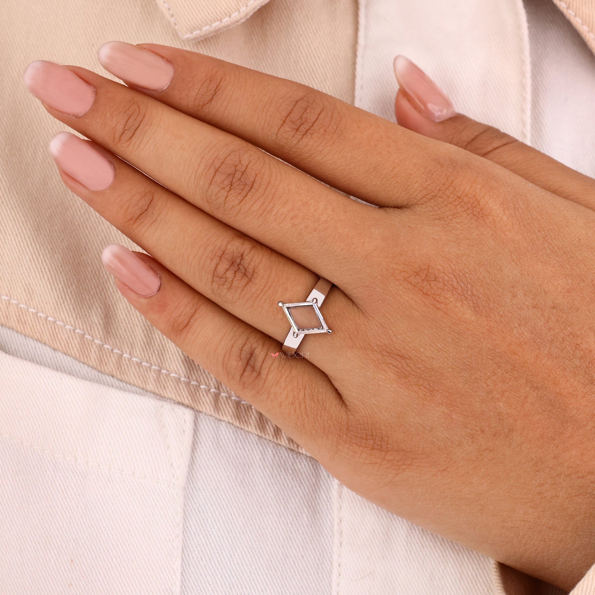 Solitaire engagement ring with a tapered ring shank and an IGI certified Lab Grown Diamond.