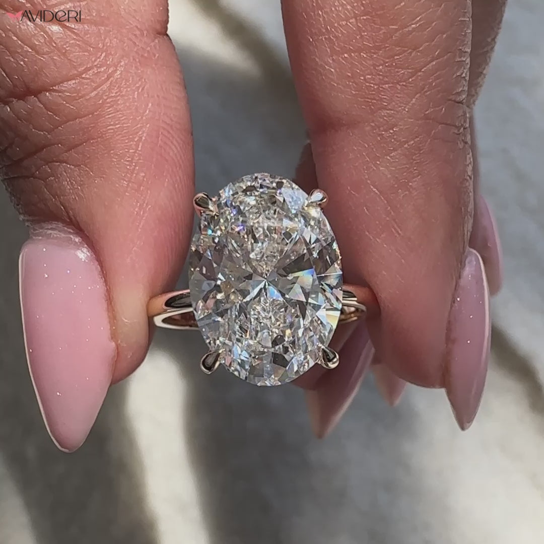 Avideri Ring with an oval cut diamond, offering a sophisticated and timeless style.