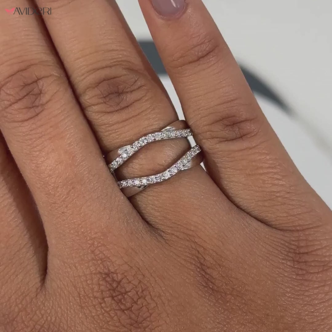 This Avideri wedding band combines quality craftsmanship and style.