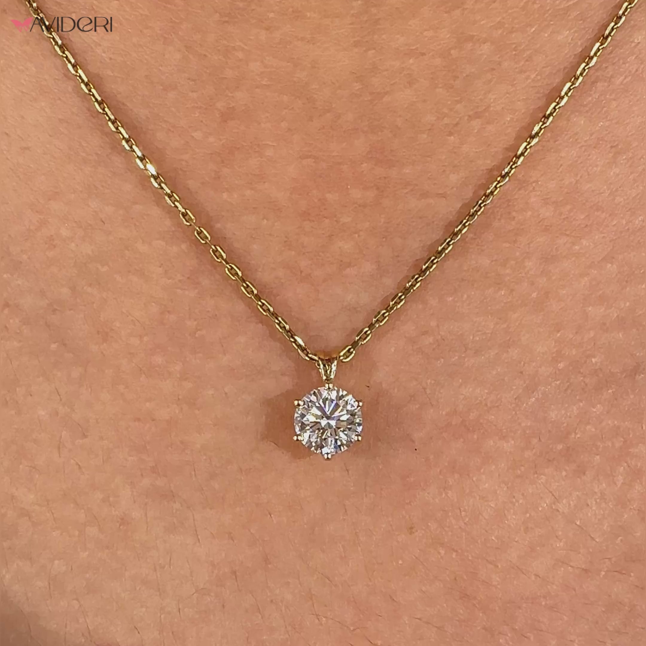 Sparkling round diamond pendant in a timeless style.
