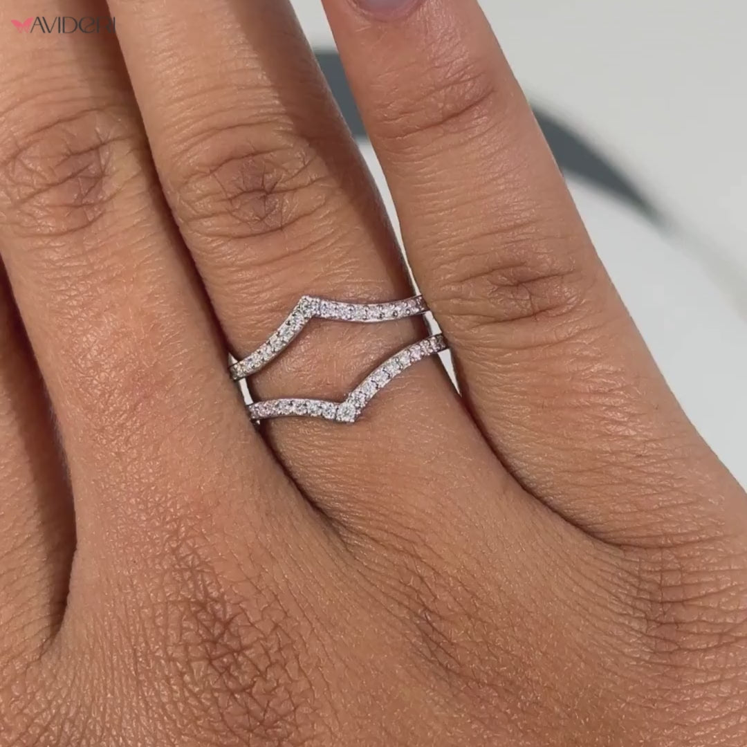 The Avideri band offers a refined design with lasting appeal.