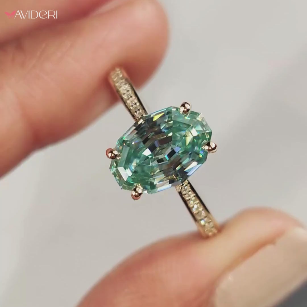 Her finger sparkled with an avideri ring.