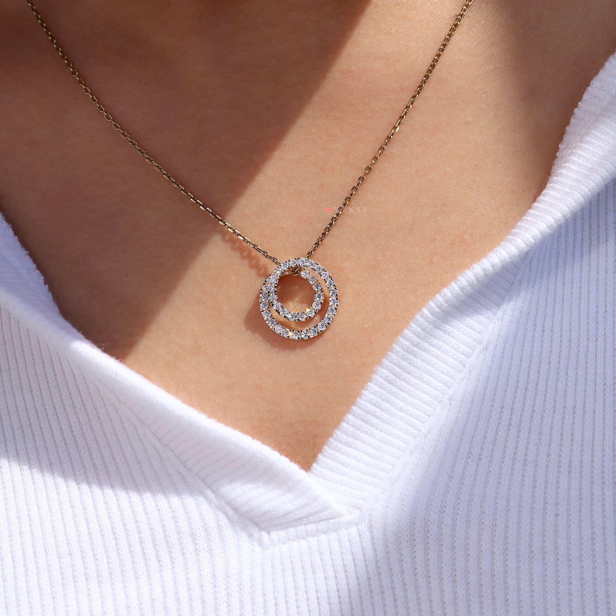 Round diamond pendant necklace set in a yellow gold pendant for elegance.