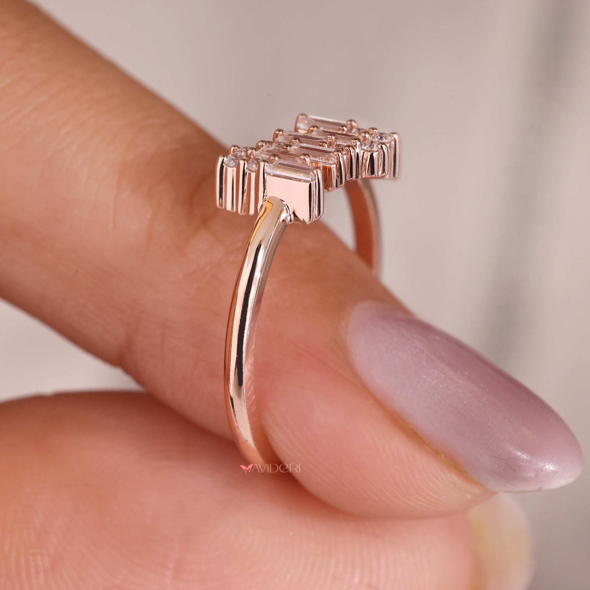 Cluster setting engagement ring with baguette diamonds, perfect for an eye-catching look.