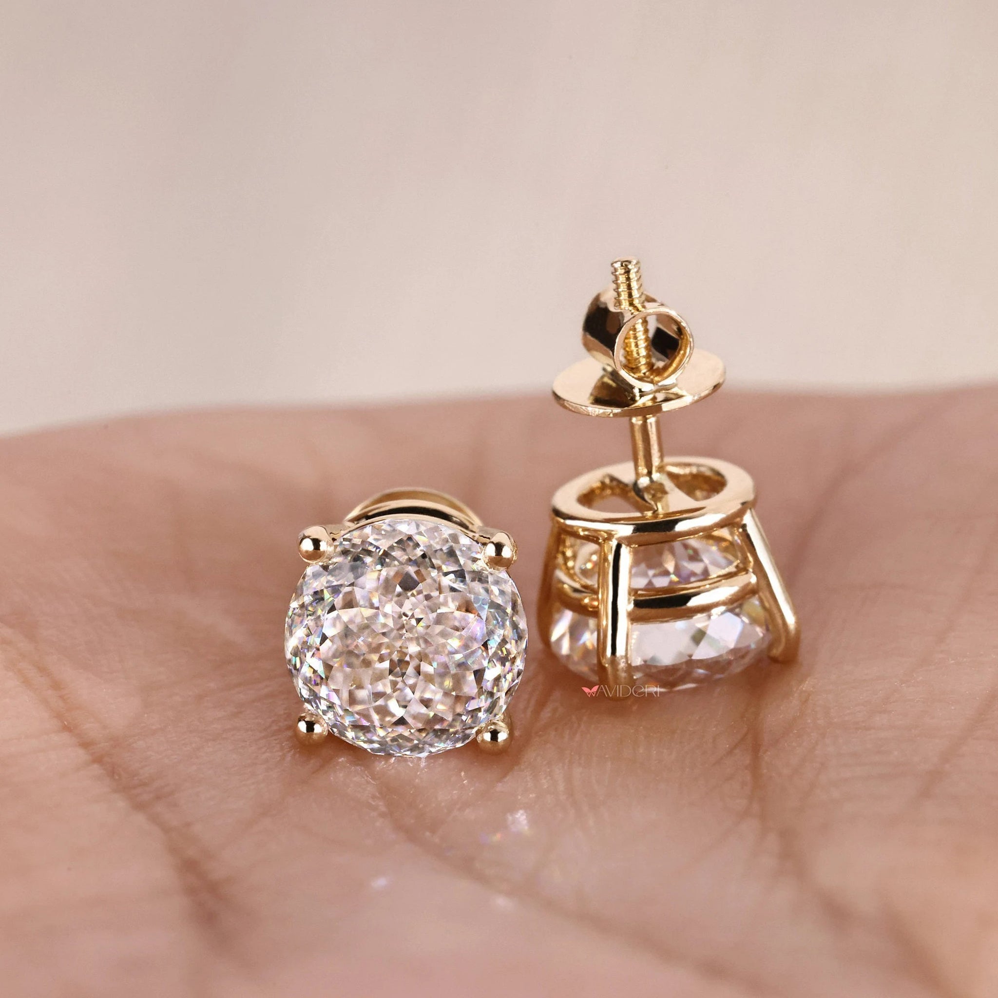 Yellow gold earrings with screwback earrings perfect for everyday wear.