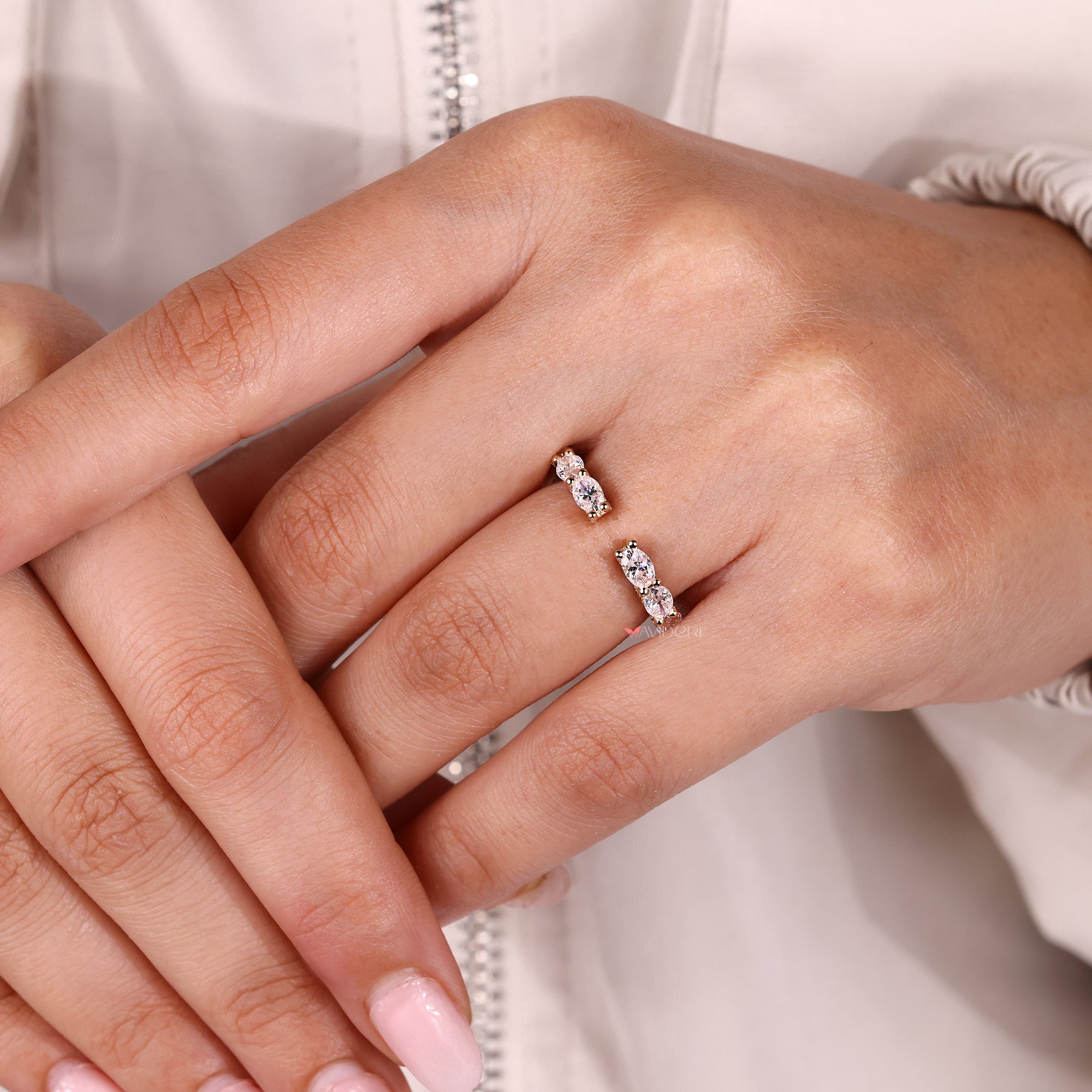 Avideri wedding band with open gap wedding band.