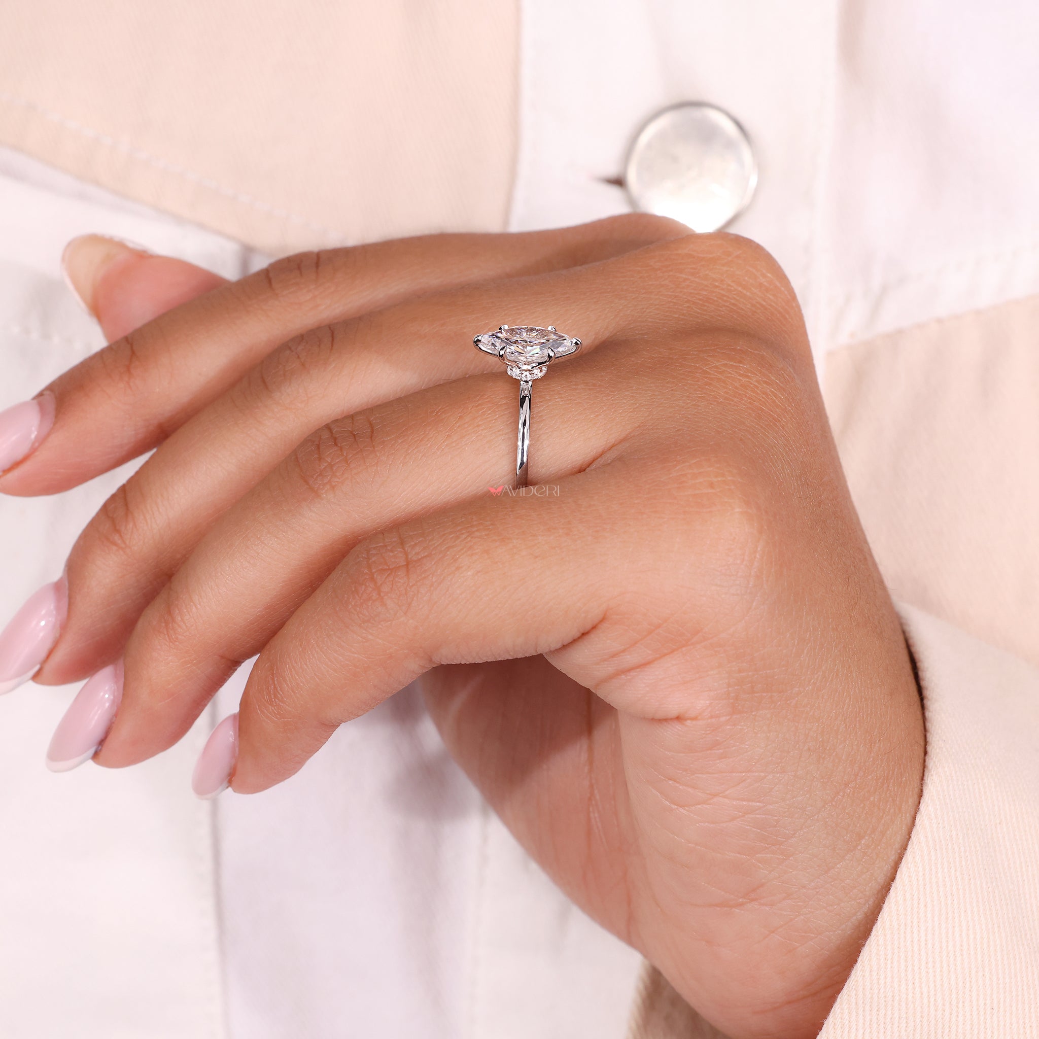 Solitaire ring featuring an IGI certified diamond.