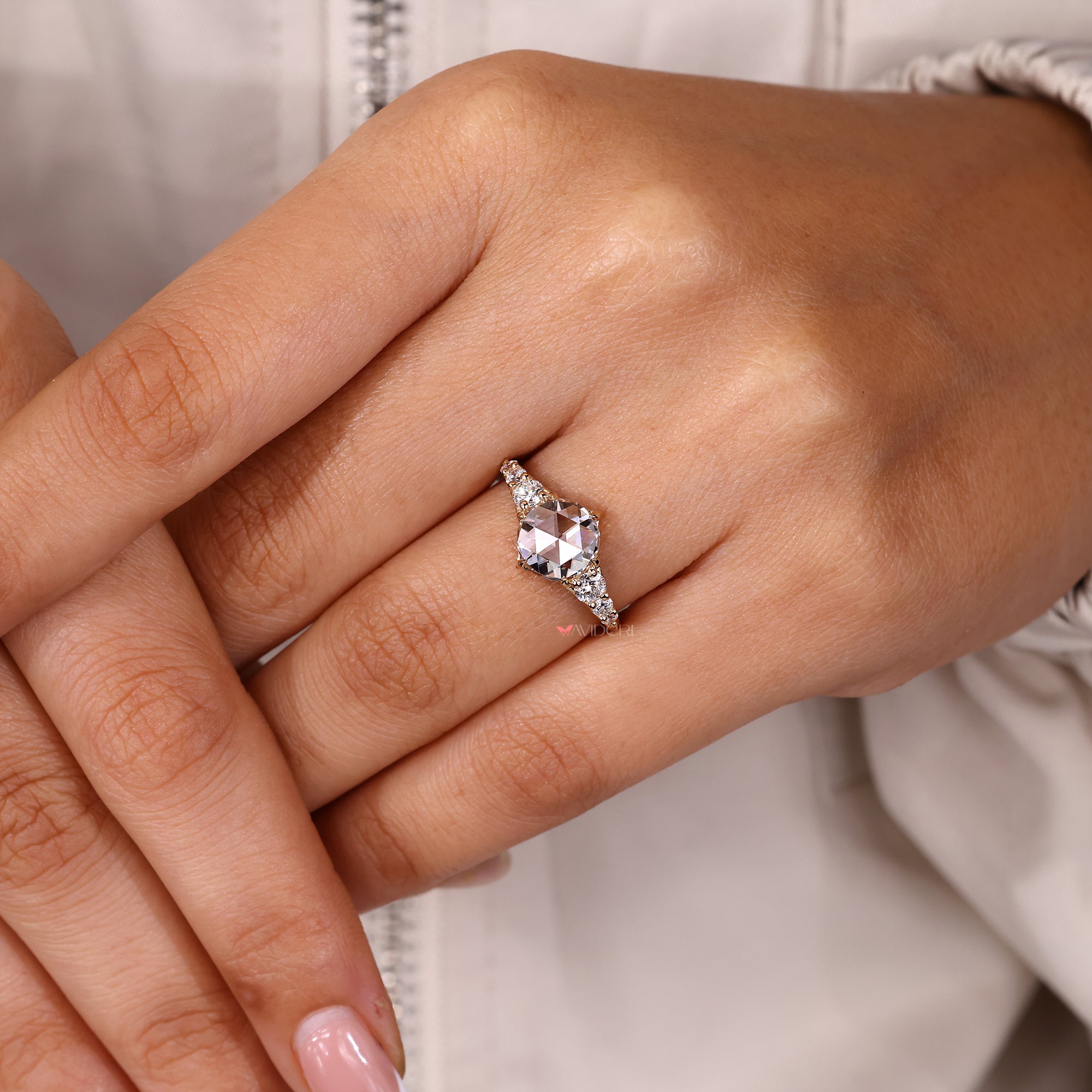 Buy engagement ring with IGI certified lab-grown ring.