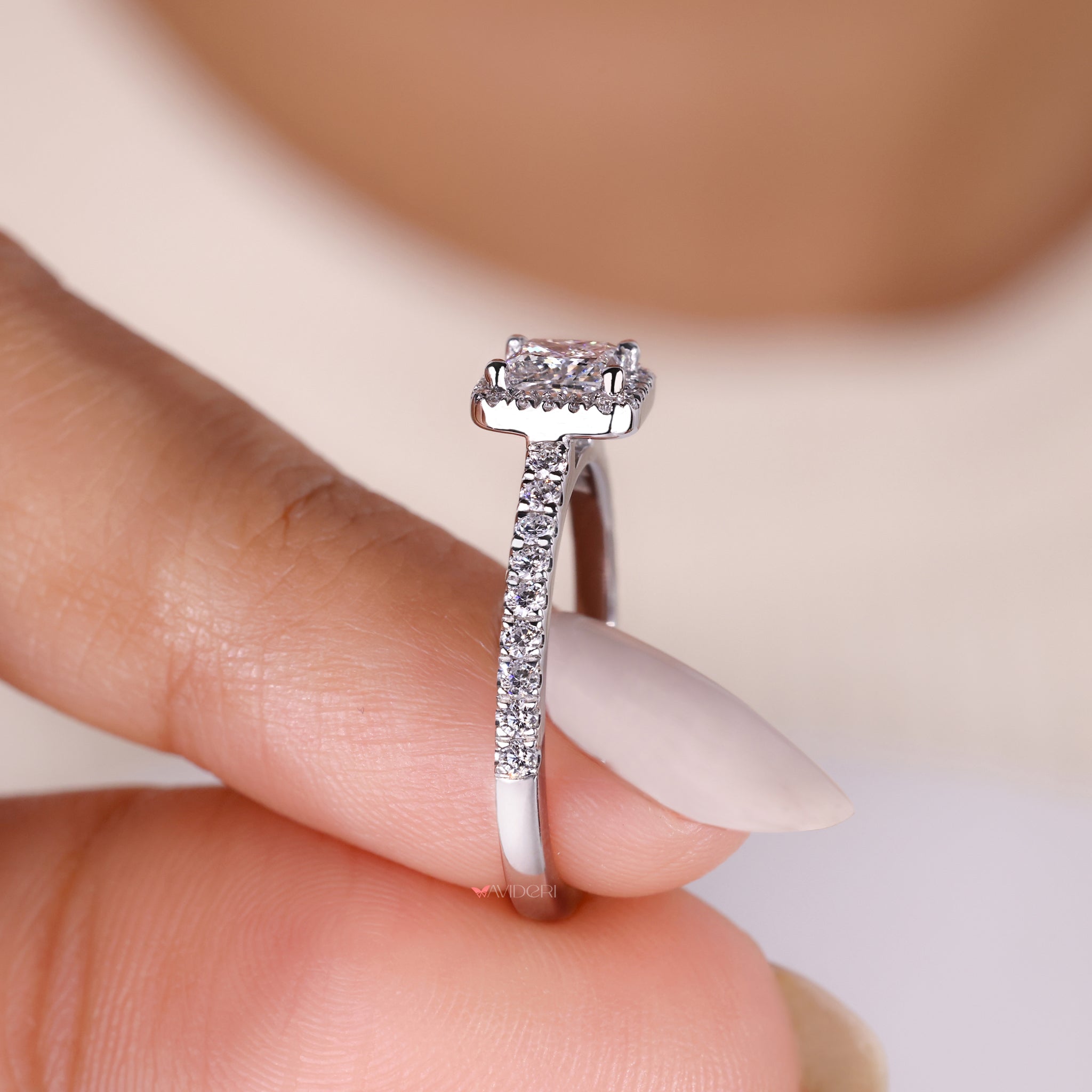 Princess halo cut designed to enhance the brilliance of the diamond with a unique and stylish touch.