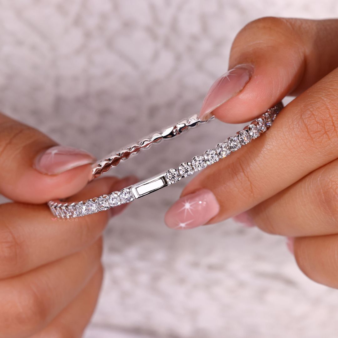 Avideri bracelet with exquisite craftsmanship and sparkling round diamond accents.