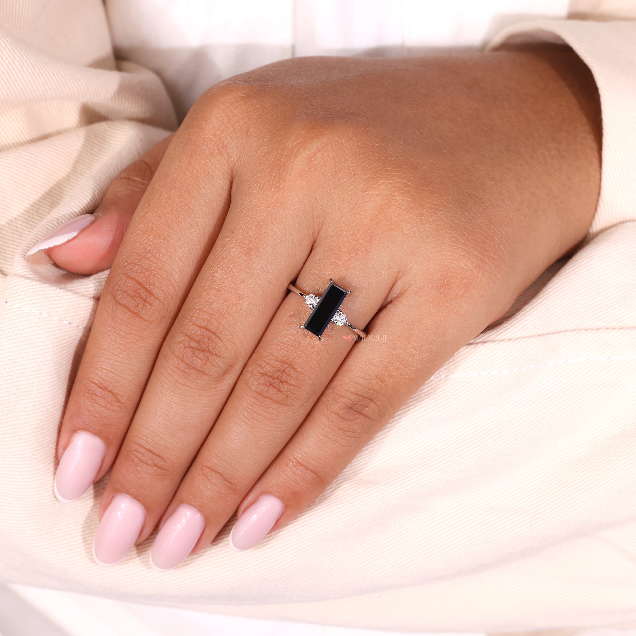 4 prong ring showcasing a black moissanite center