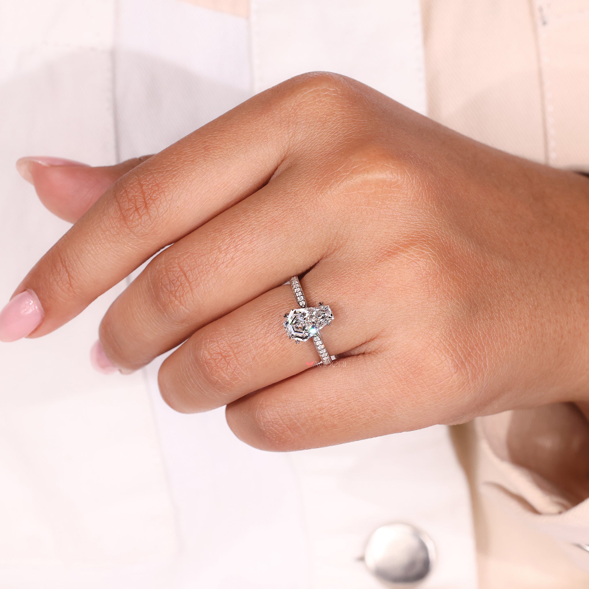 Avideri ring with 4 heart prong setting and round cut diamond.