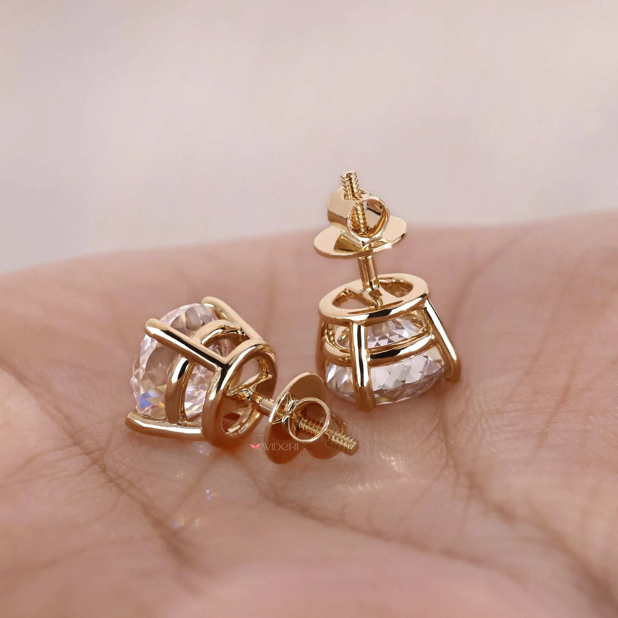 Unique wedding gifts for women, crafted with moissanite earrings.
