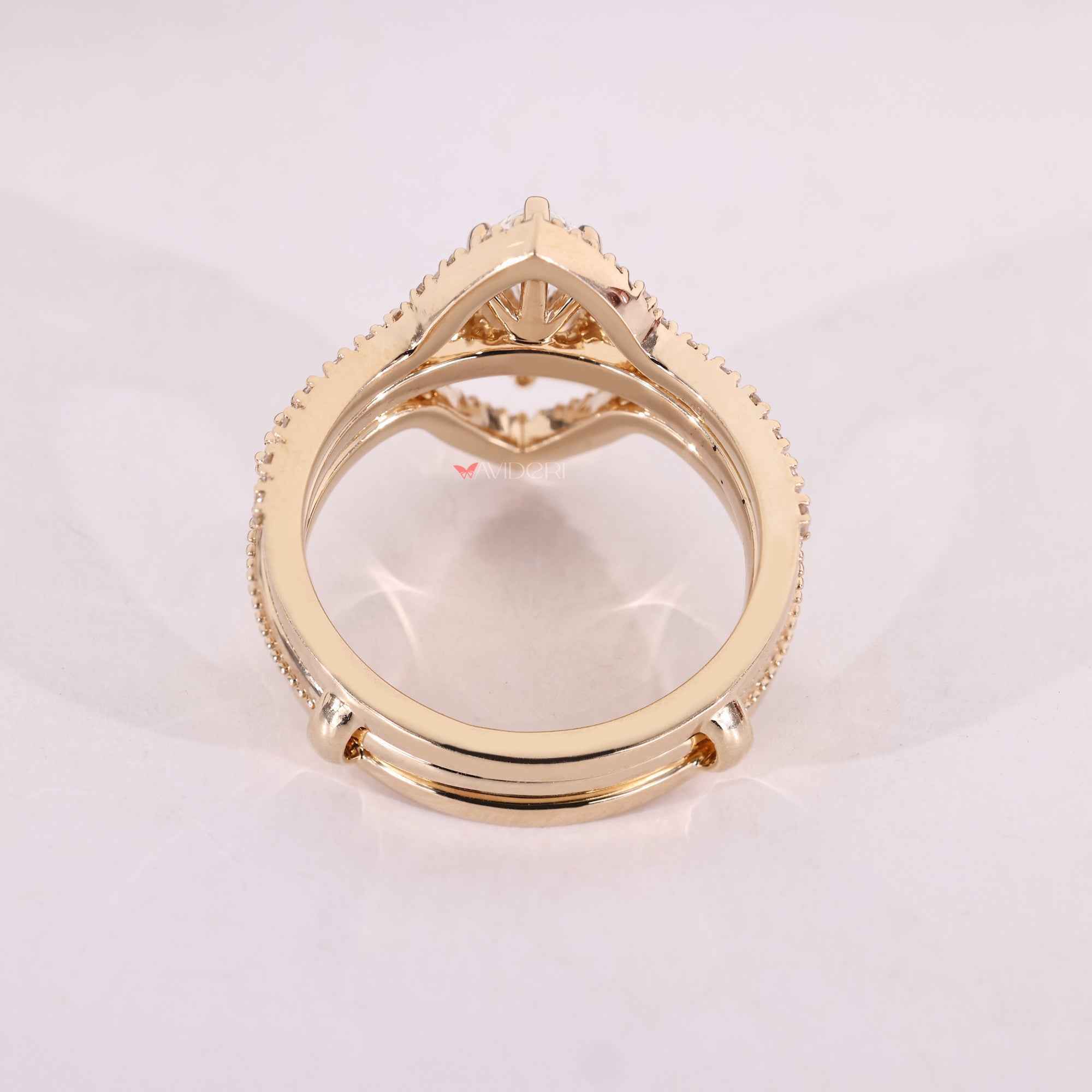 Yellow gold bridal set with Lab Grown Diamond.