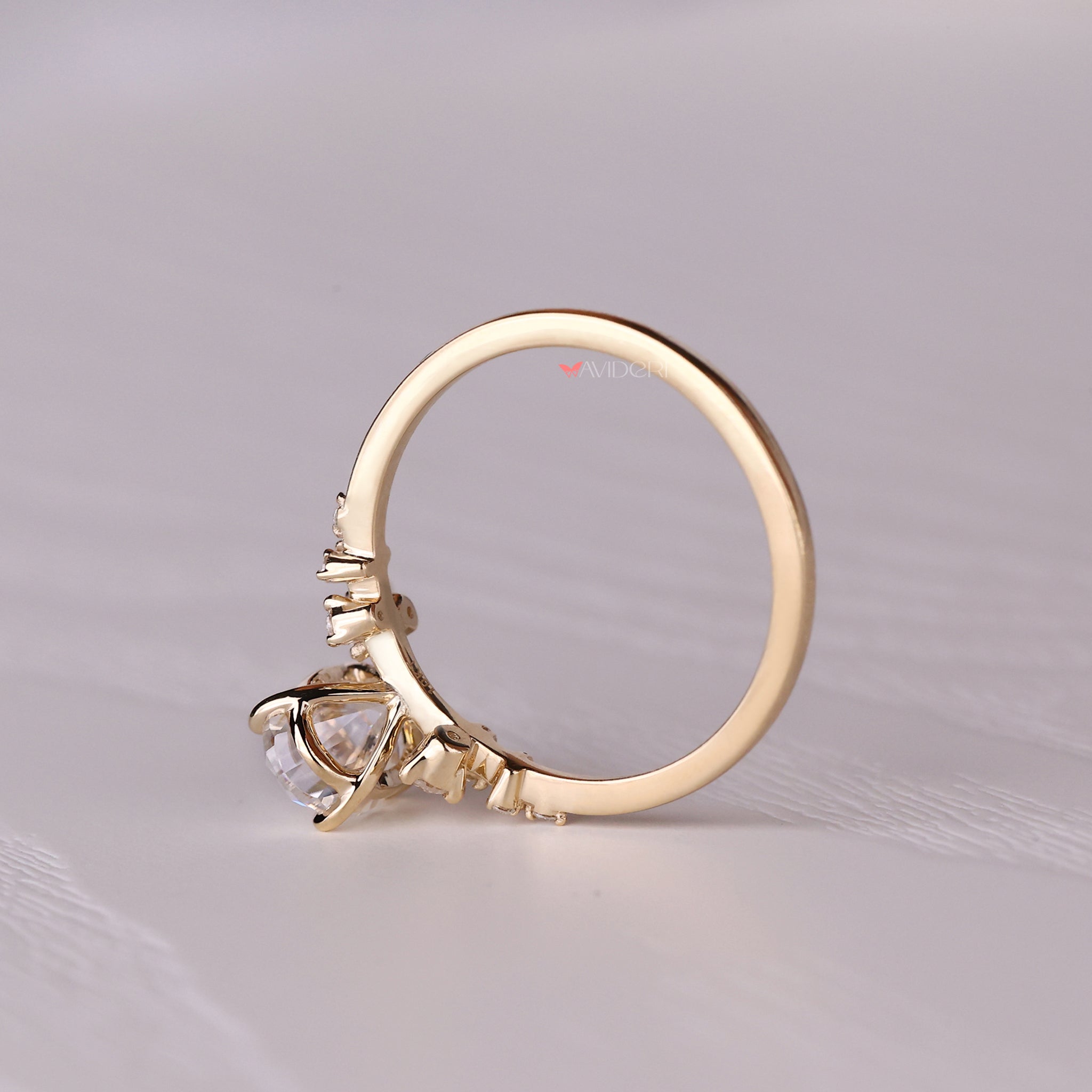 Yellow gold ring with a warm and classic finish.