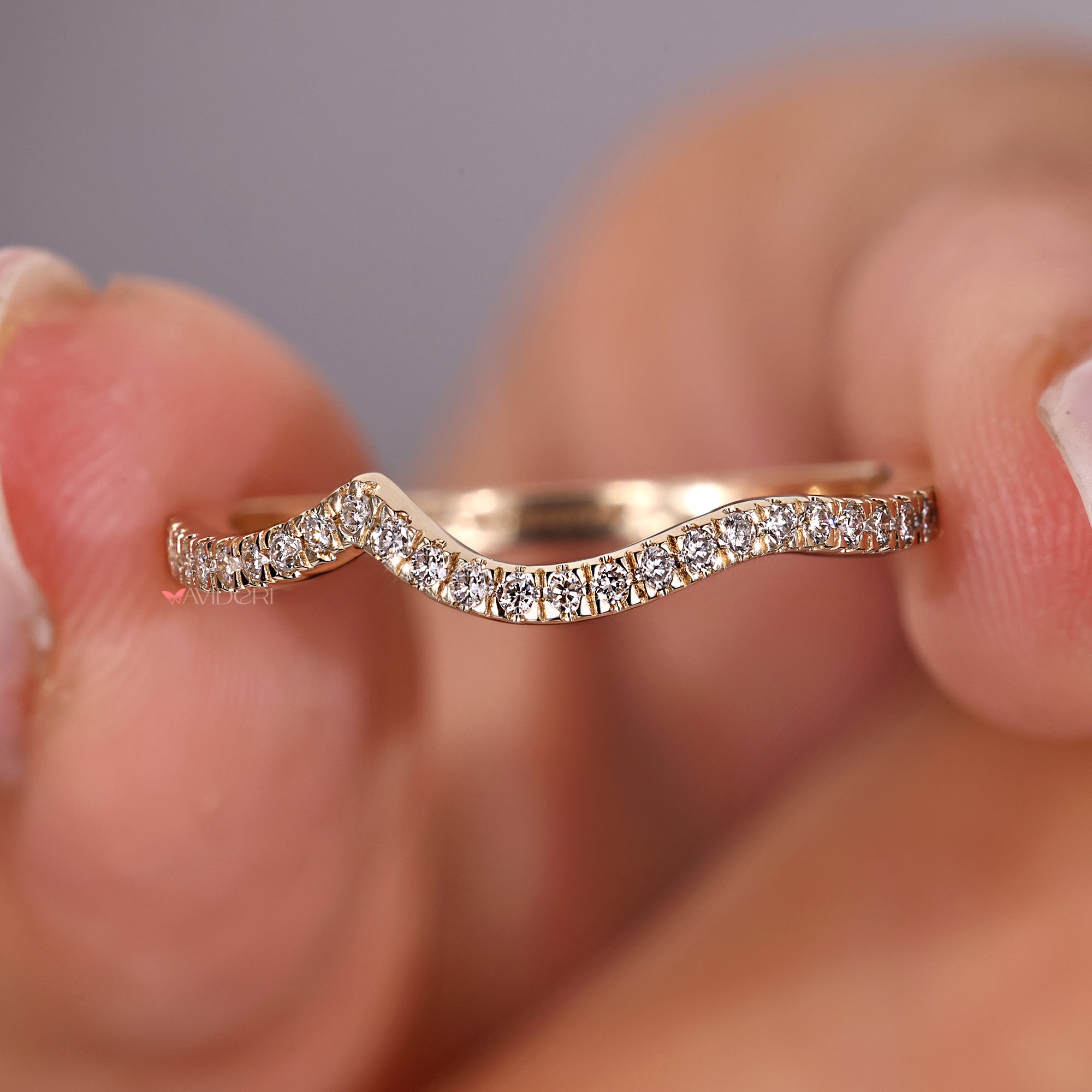 Half eternity diamond band featuring round diamonds, offering a refined and secure fit.