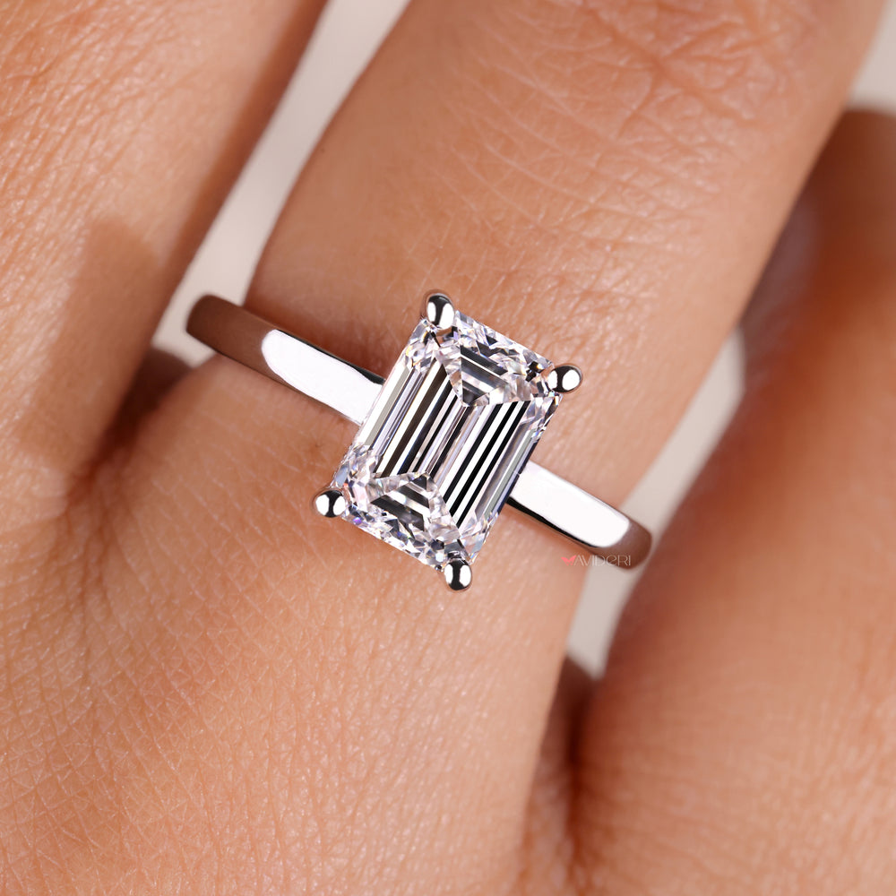 Avideri engagement ring with a 4 prong diamond setting for maximum sparkle.
