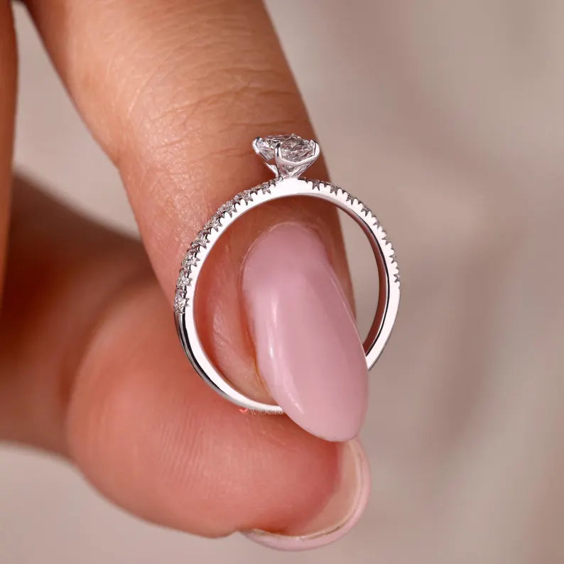 Pave diamond ring in white gold.
