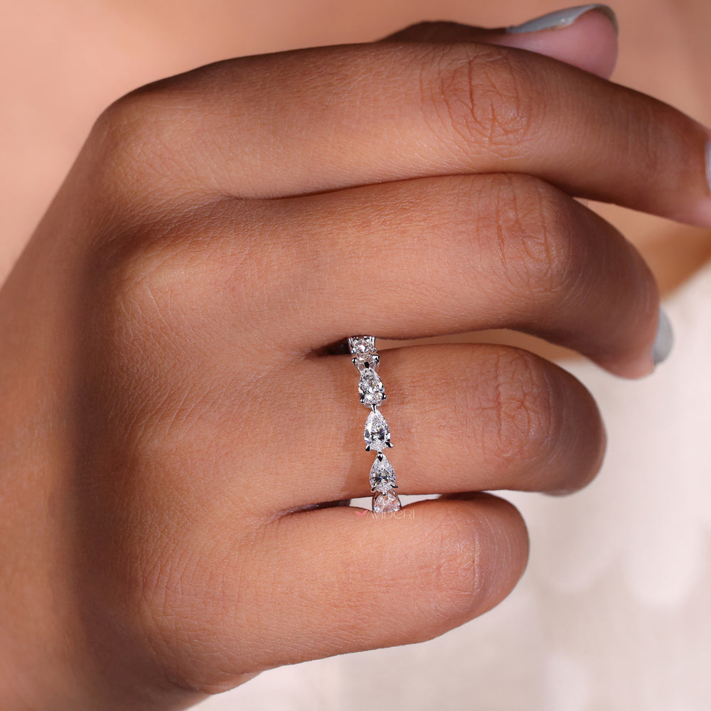 Lab grown diamond engagement ring with brilliant shine.
