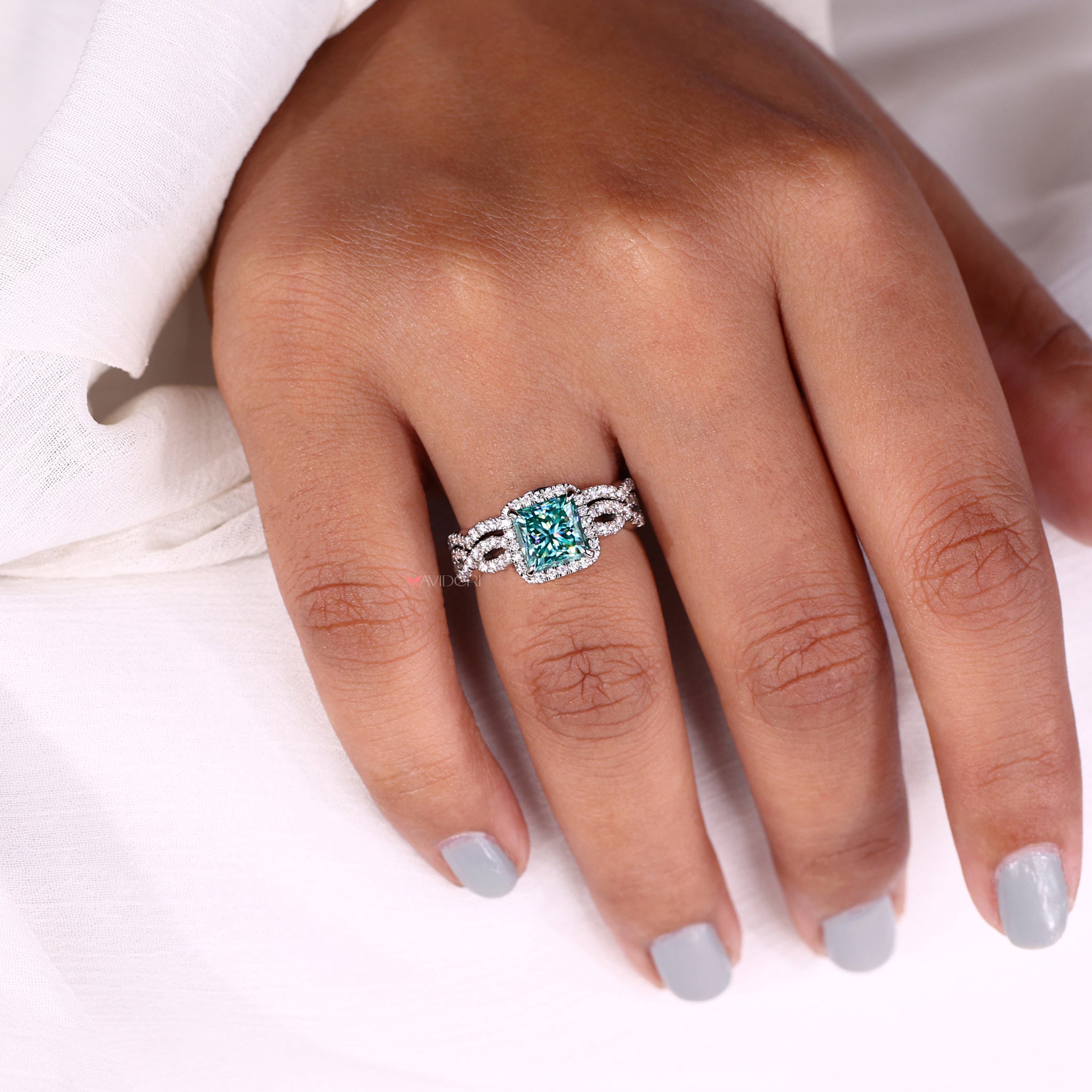 Round princess cut engagement ring with a dazzling center stone.
