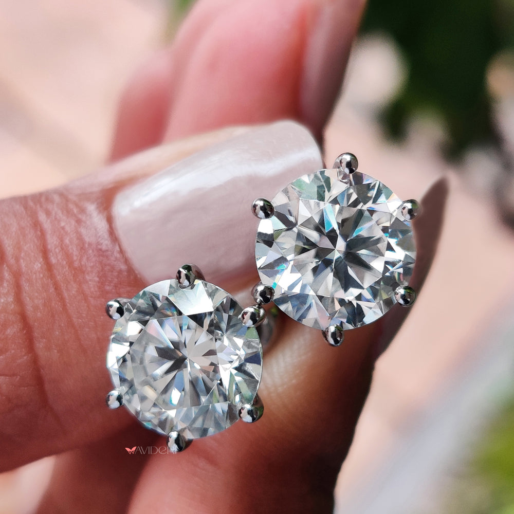 The Avideri earrings offer modern style with lasting elegance.