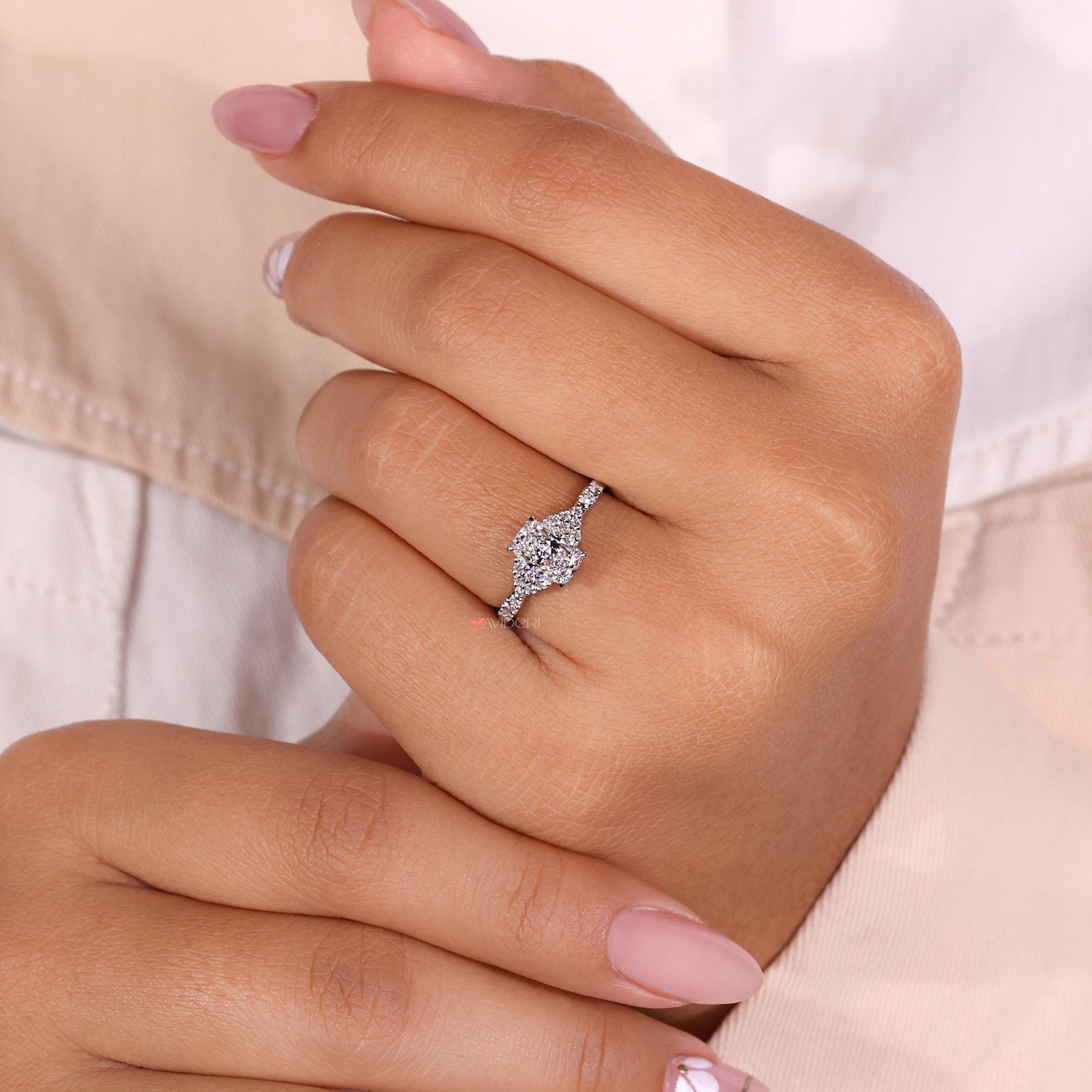 Round diamond engagement ring with a captivating sparkle and luxurious feel.
