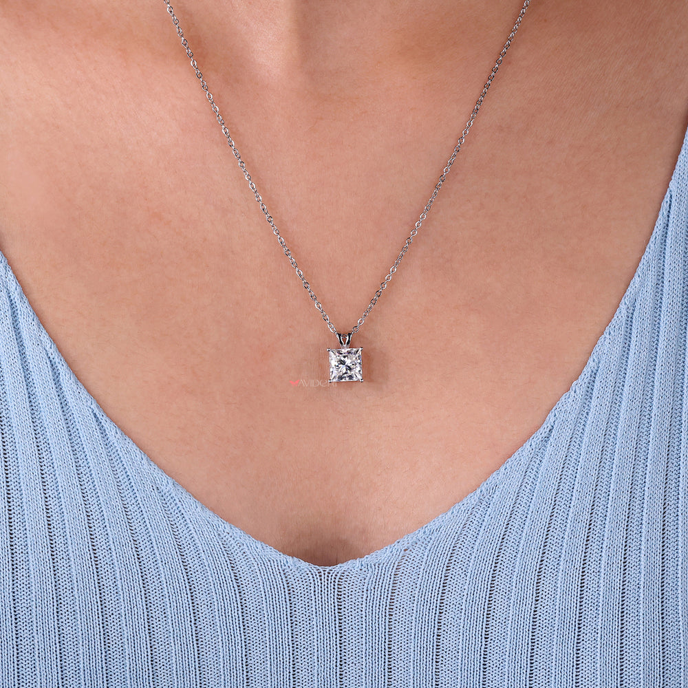 Buy gold pendant for a thoughtful and lasting gift.