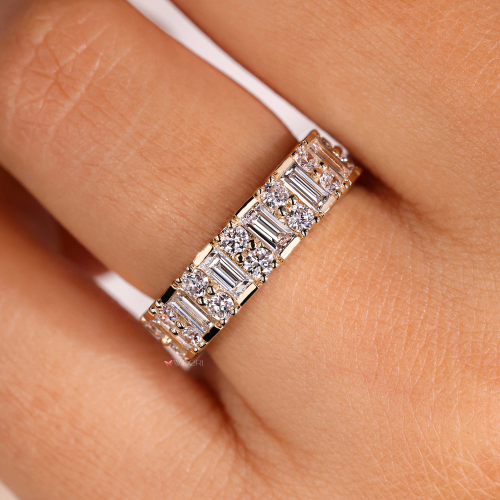 Baguette diamond band perfect for any occasion.
