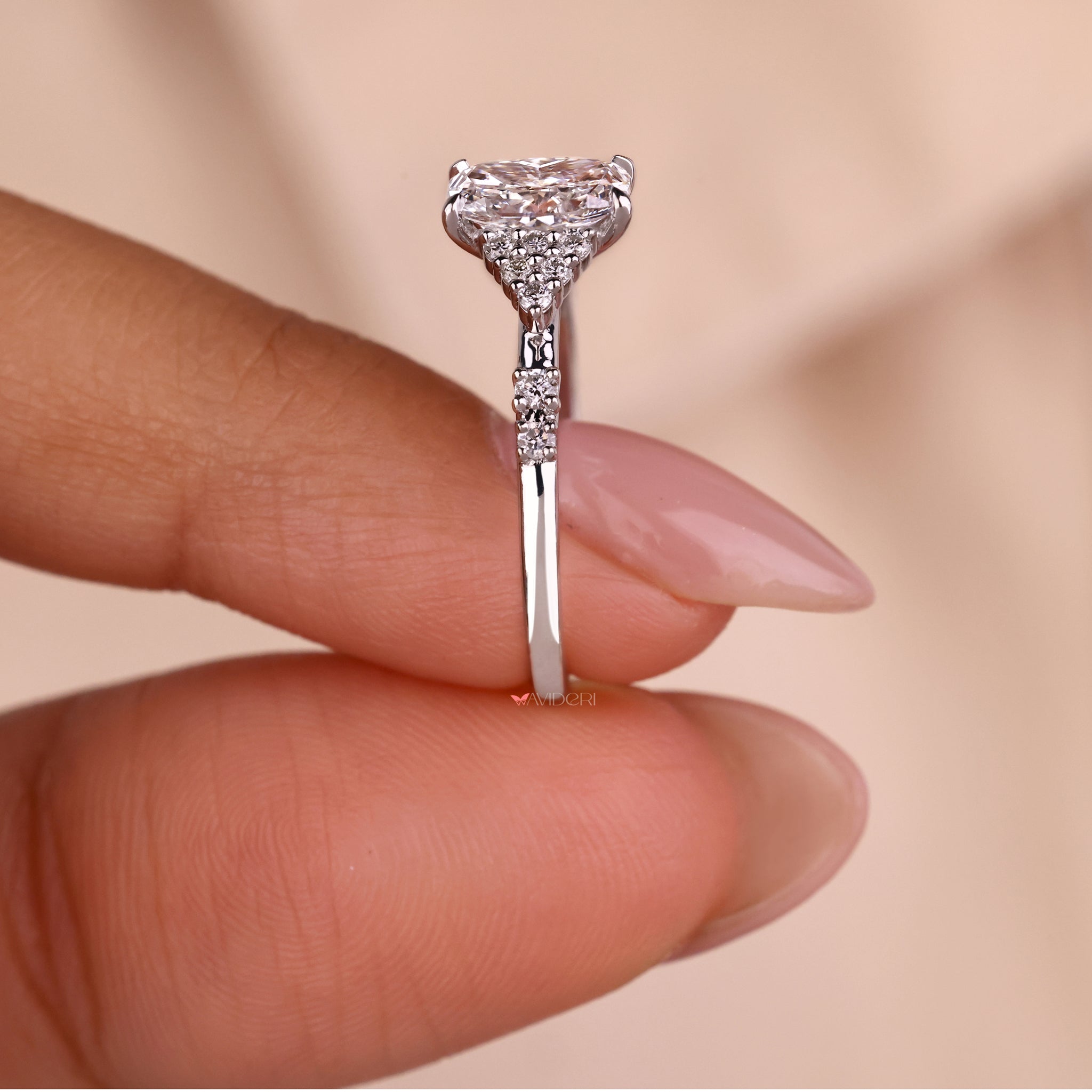 Exquisite white gold jewelry ring crafted with intricate details and brilliance.
