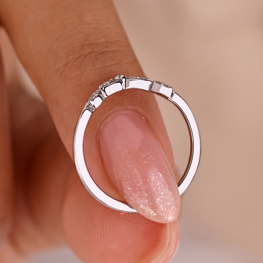 Curved wedding ring in 10kt white gold with a tapered ring shank design.
