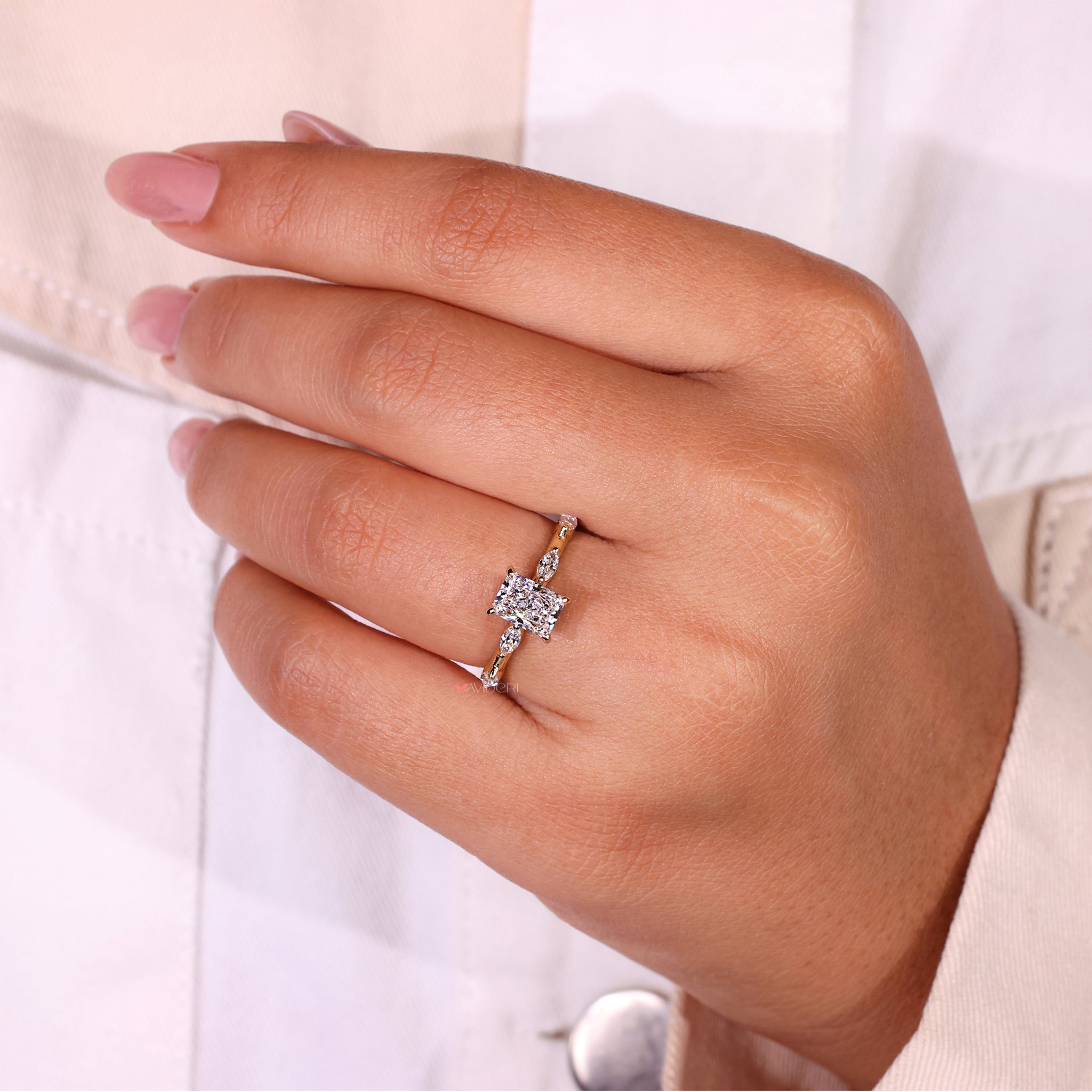 Prong setting ring ensuring secure and stylish placement for the diamond.
