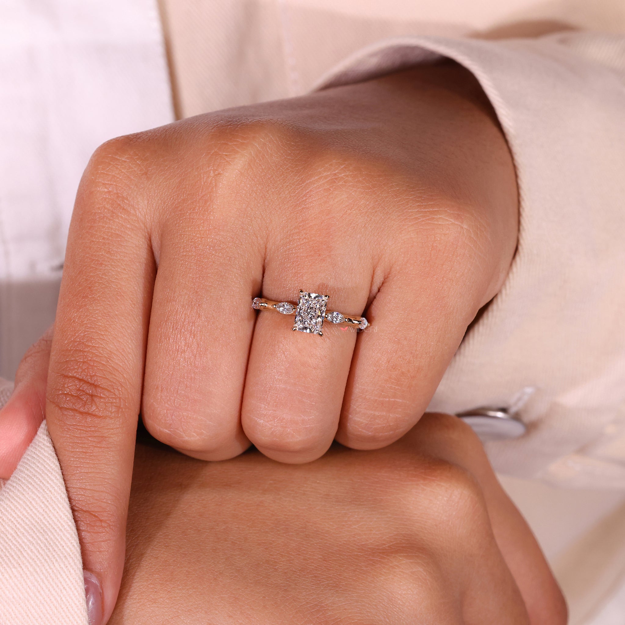 Side stone marquise diamond ring combining classic beauty and modern style.
