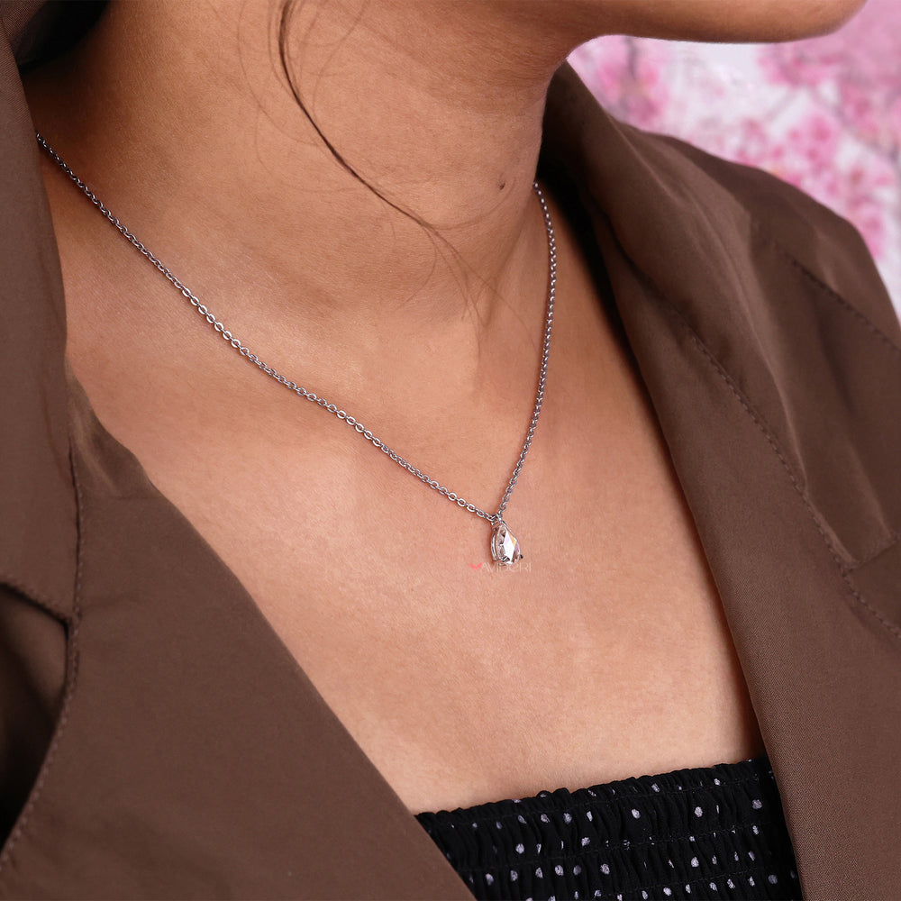 Prong setting pendant that secures a stunning pear cut stone, showcasing its beauty.