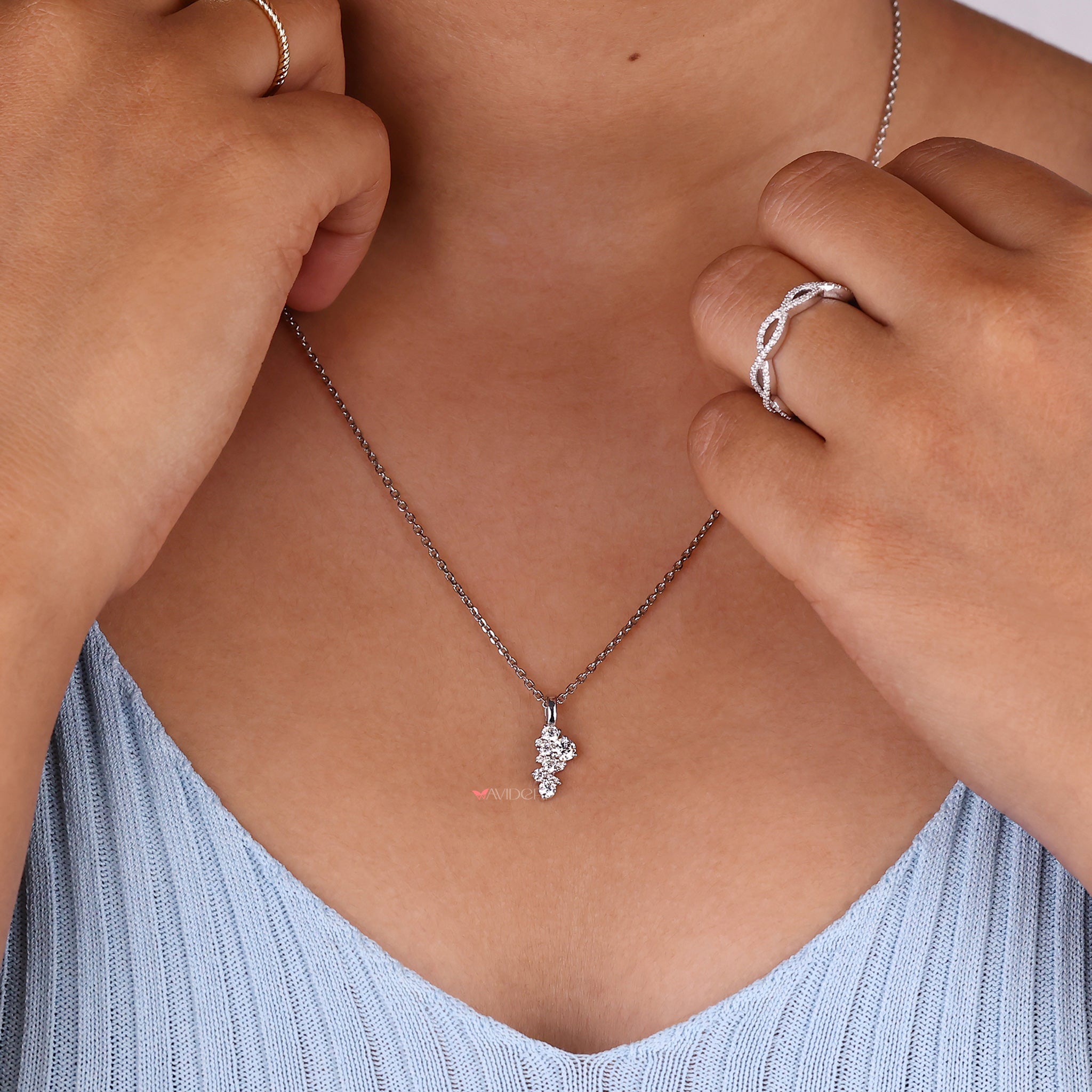 Round Brilliant Cut Moissanite Pendant In White Gold