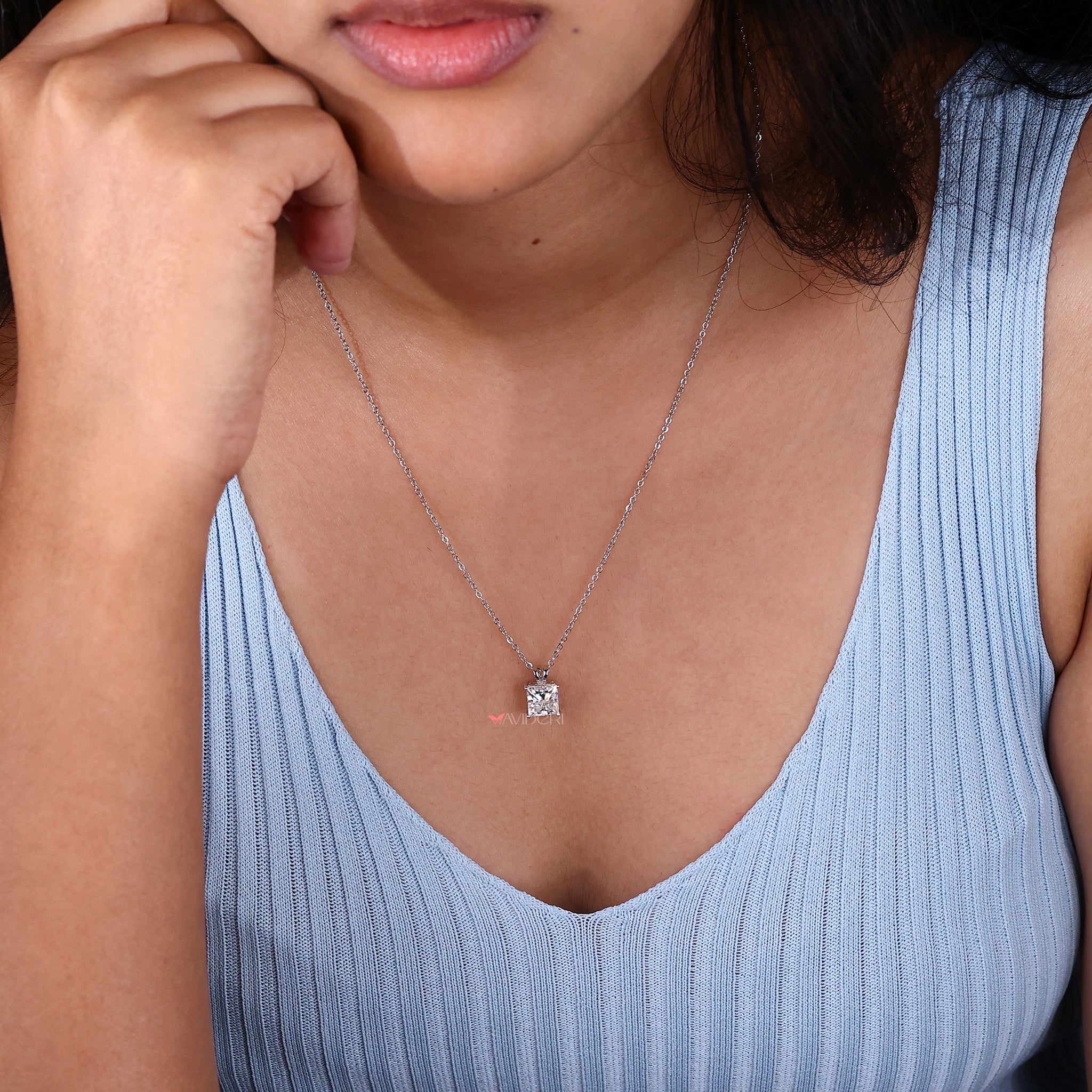 Solitaire pendant for necklace with a clean, classic style.