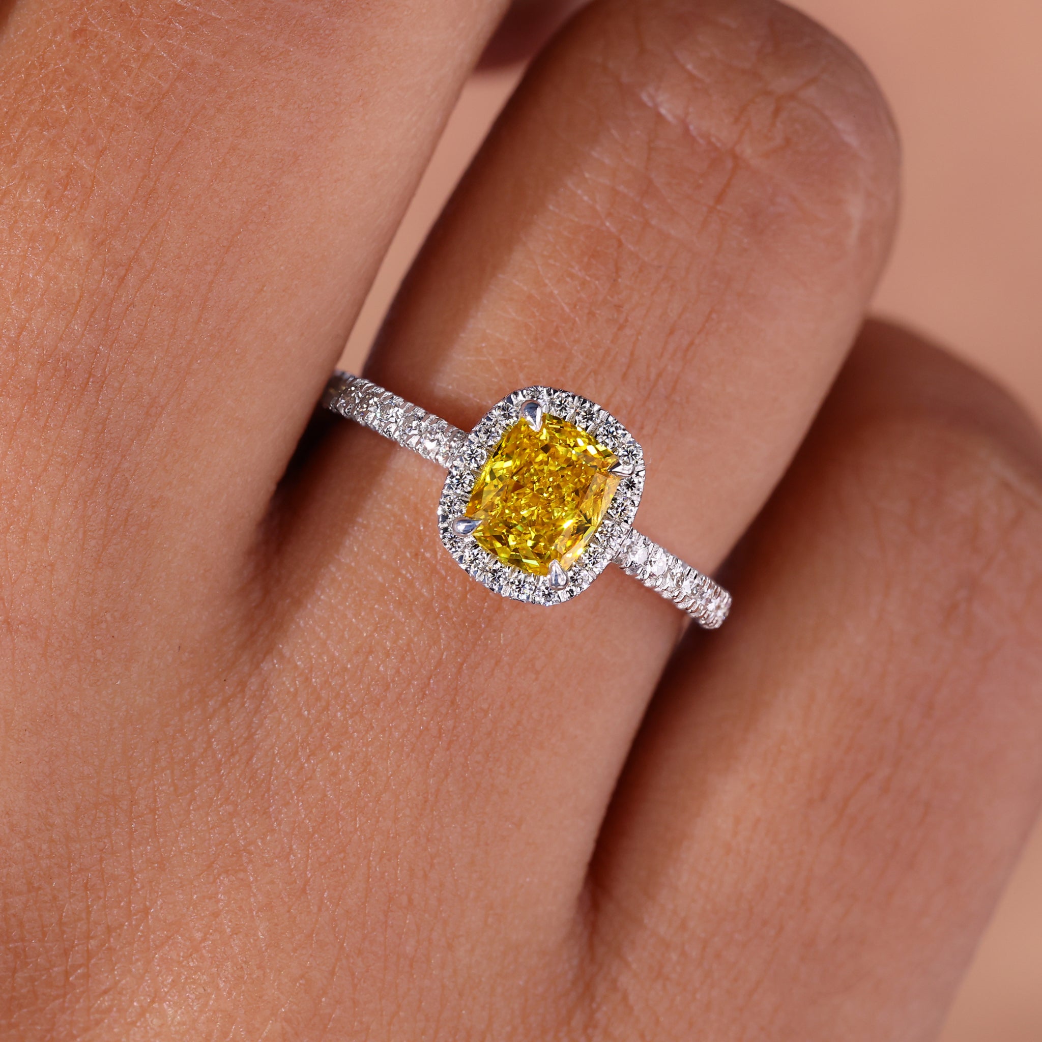 Radiant halo cut with prong setting to secure the diamond flawlessly.