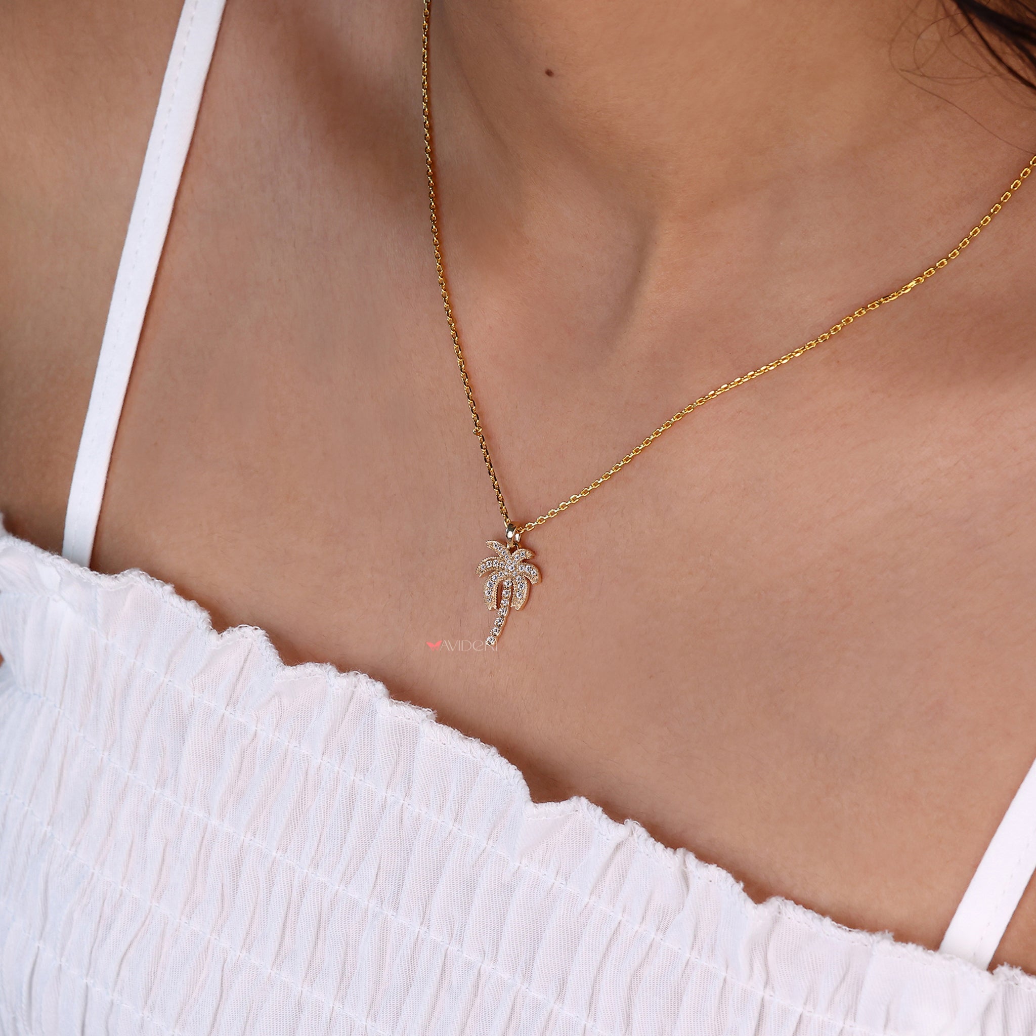 Moissanite Pendant, showcasing the brilliance of Moissanite in a beautiful pendant design.