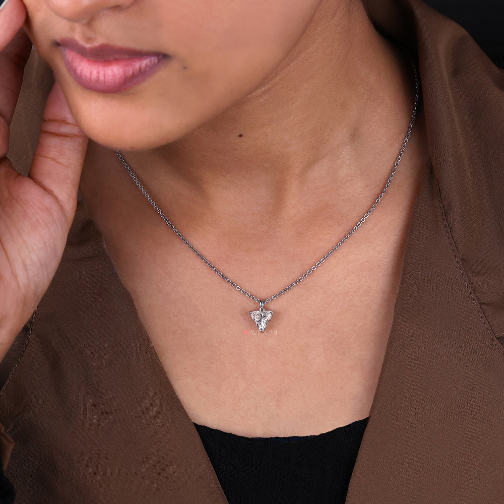 Three Prongs Setting pendant, offering a minimalist design with a secure and elegant setting.