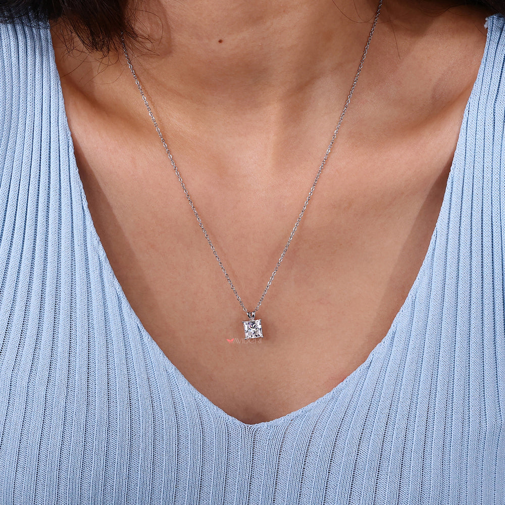 Princess cut pendant for a sophisticated and modern look.